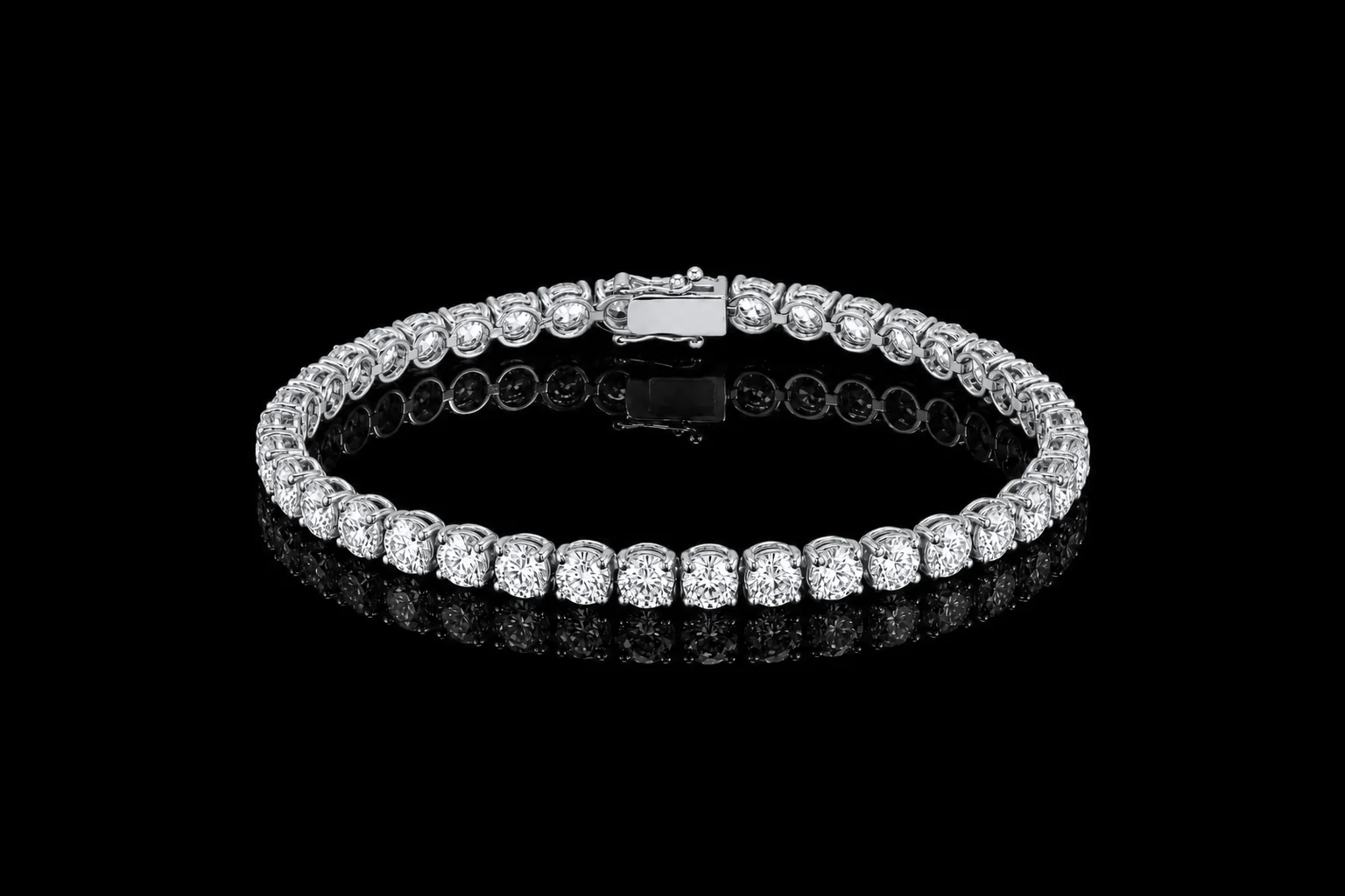 "HighJewels™" Bracelet 38 diamonds at 0.30ct in white gold, product view