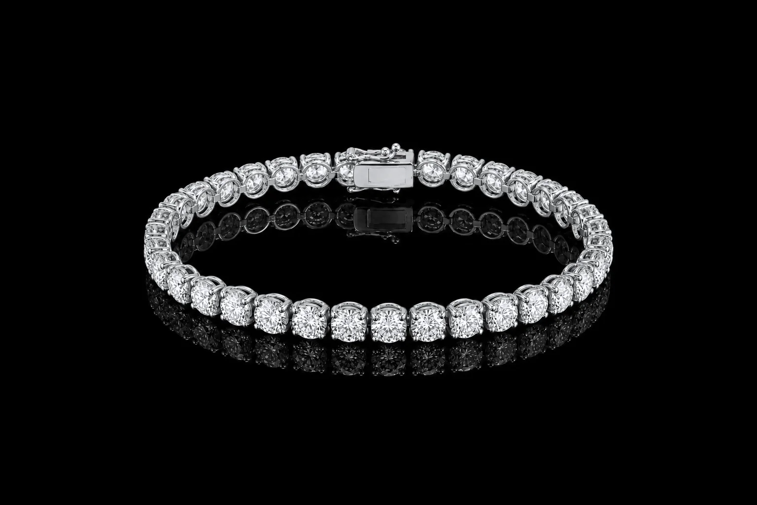 "HighJewels™" Bracelet 32 diamonds at 0.50ct each in white gold, product view