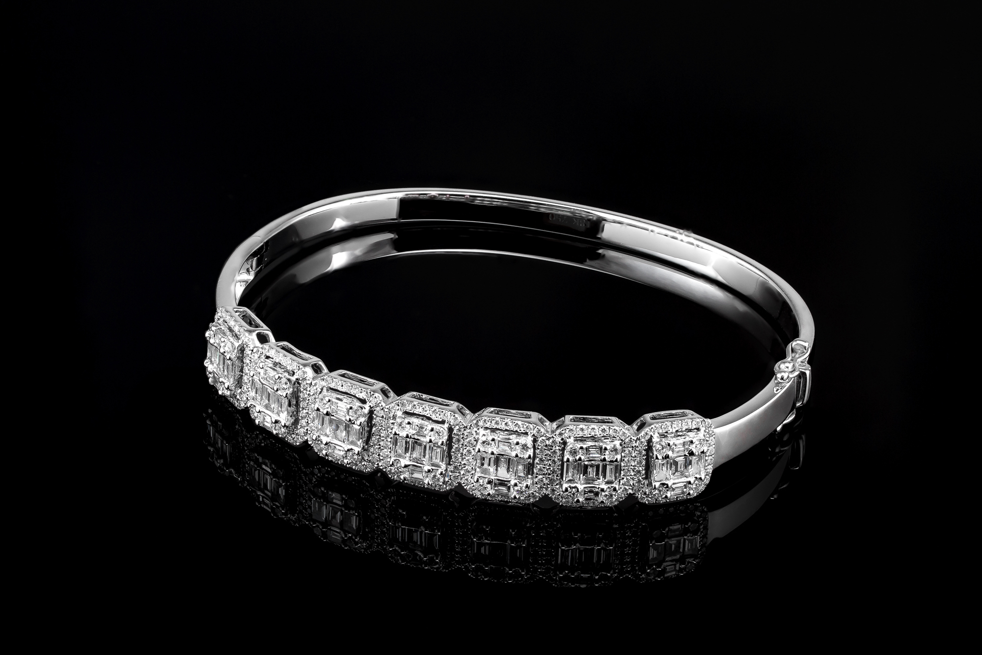 InvisibleEmpire™ Bracelet in 18k white gold, photo 3