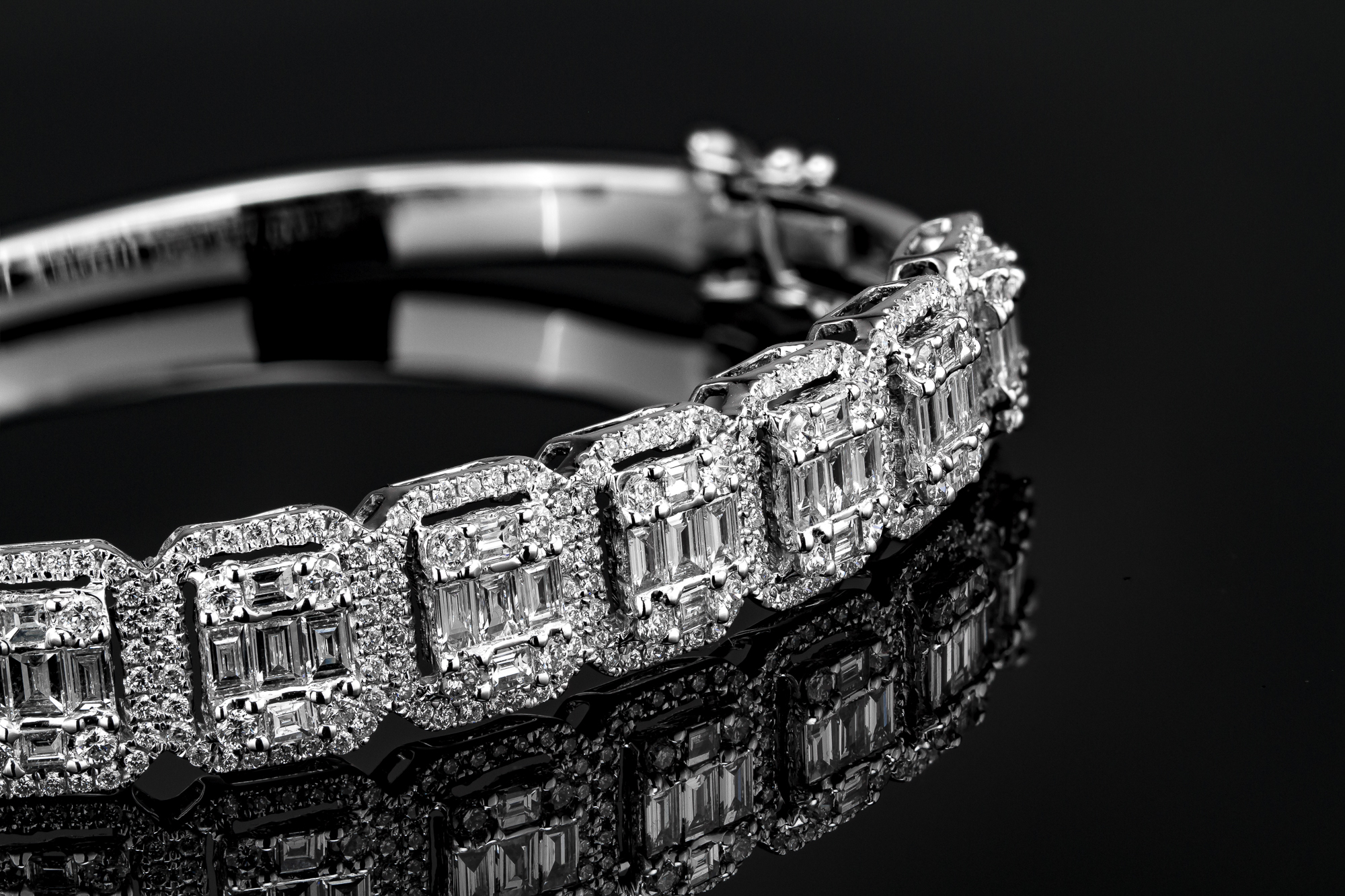 InvisibleEmpire™ Bracelet in 18k white gold, photo 5