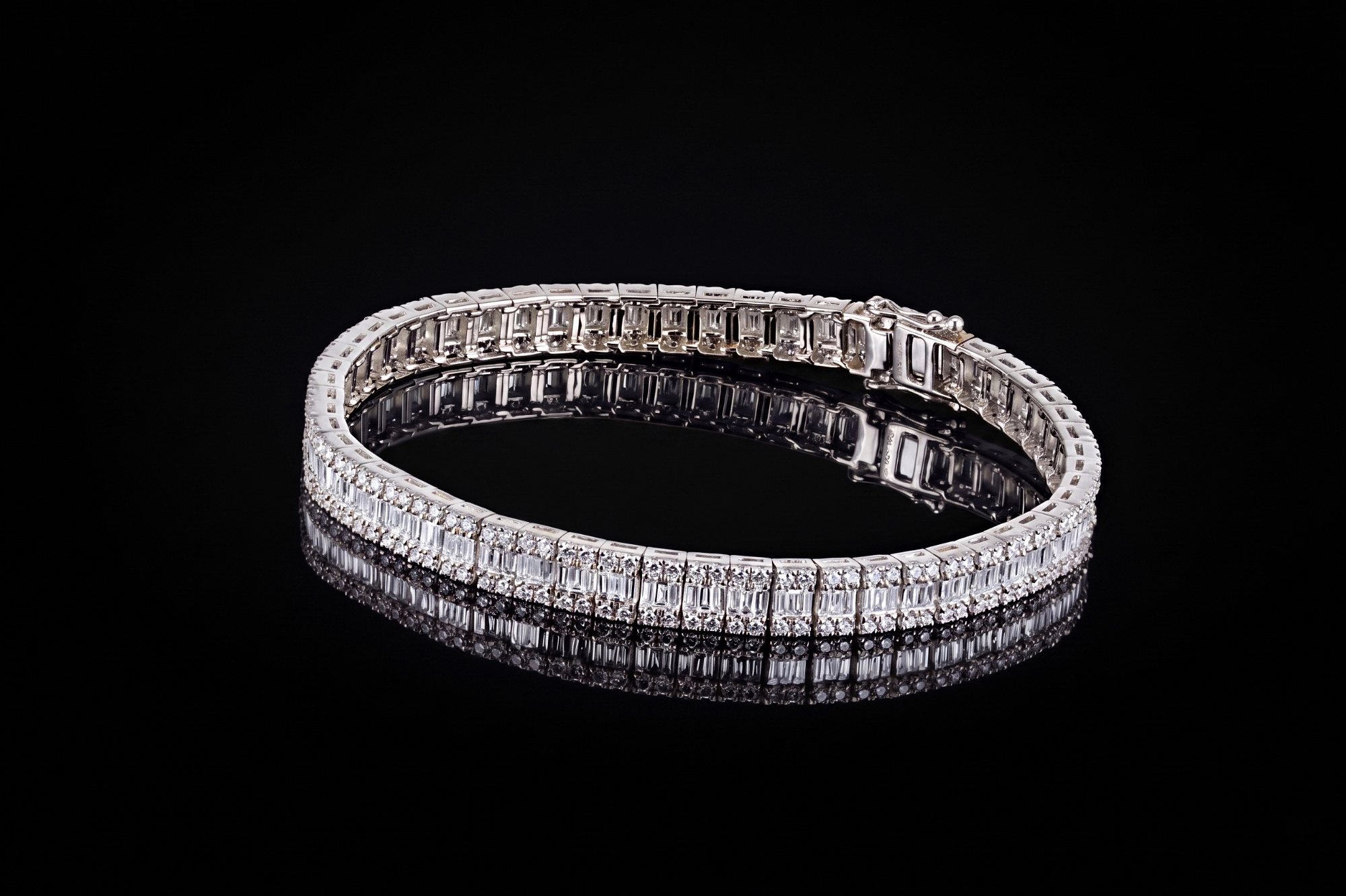 InvisibleExcelsior™ 11.88 ct Bracelet – White gold 18k