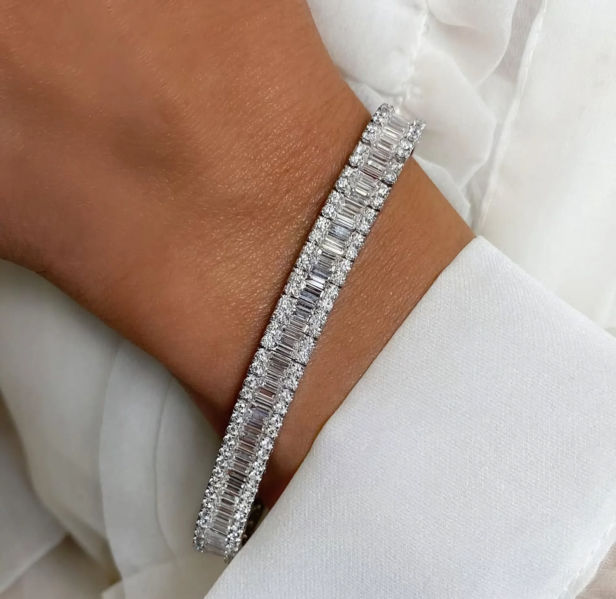 InvisibleExcelsior™ 11.88 ct Bracelet in 18k white gold, photo 2