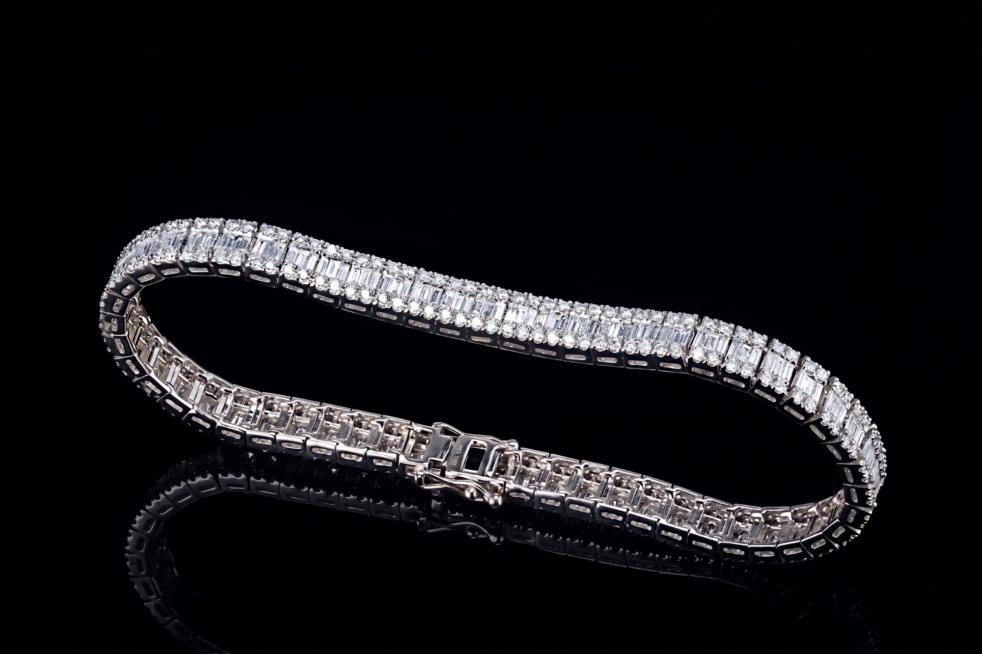 InvisibleExcelsior™ 11.88 ct Bracelet in 18k white gold, photo 4