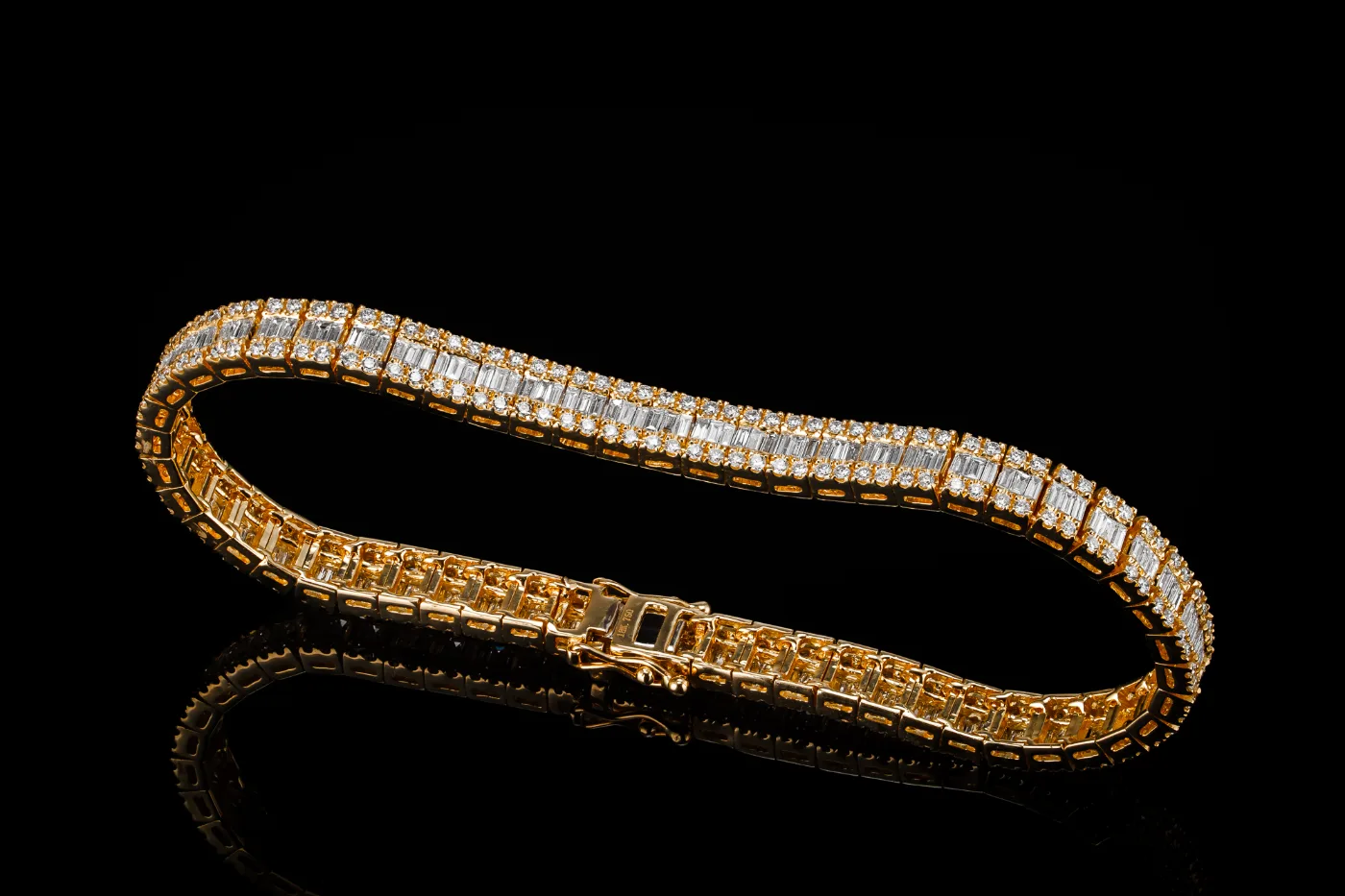 "InvisibleExcelsior™" Bracelet 4.40ct in 18k yellow gold, photo 3