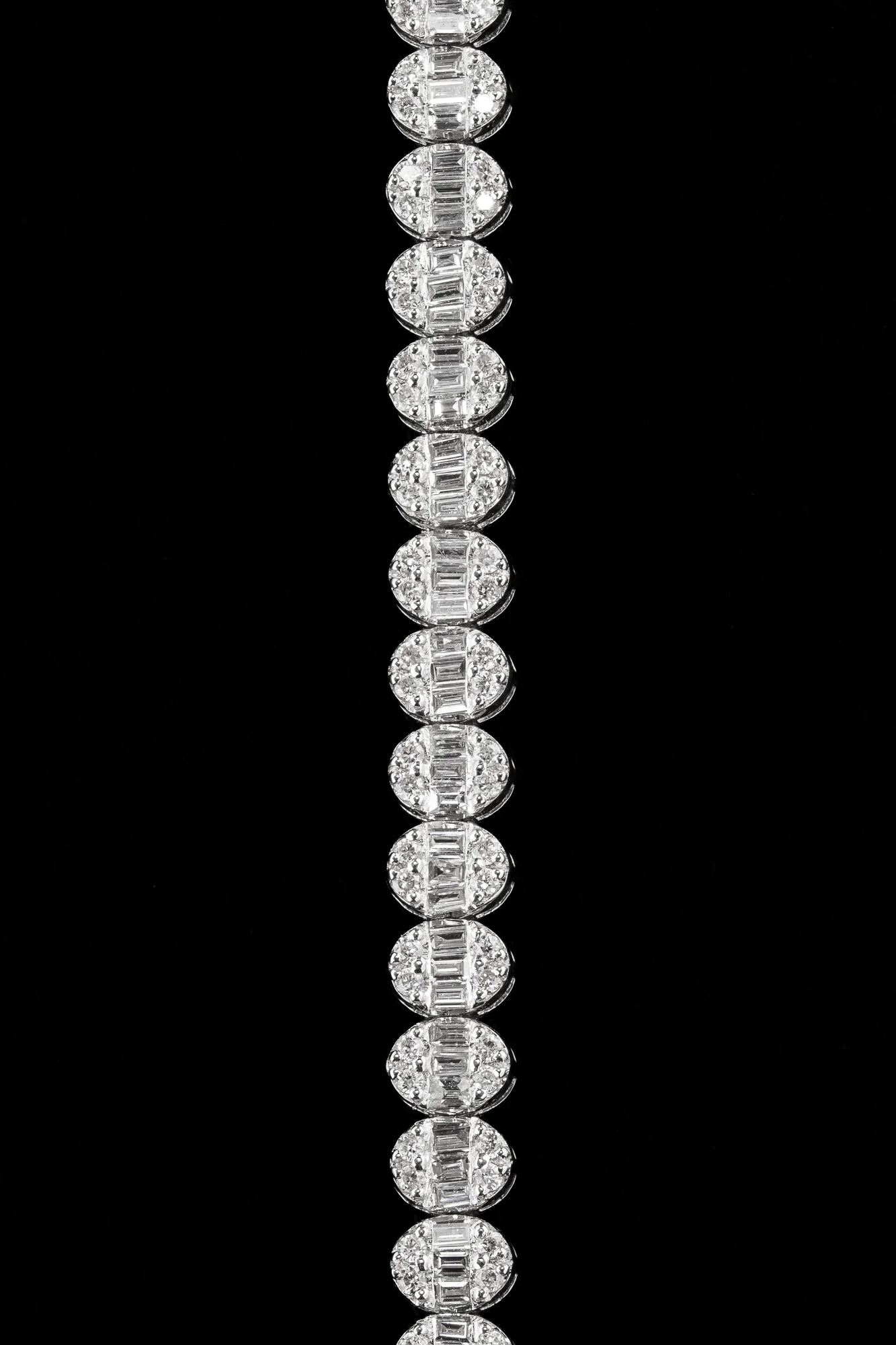 “VelvetVogue™” Bracelet in 18k white gold, photo 2