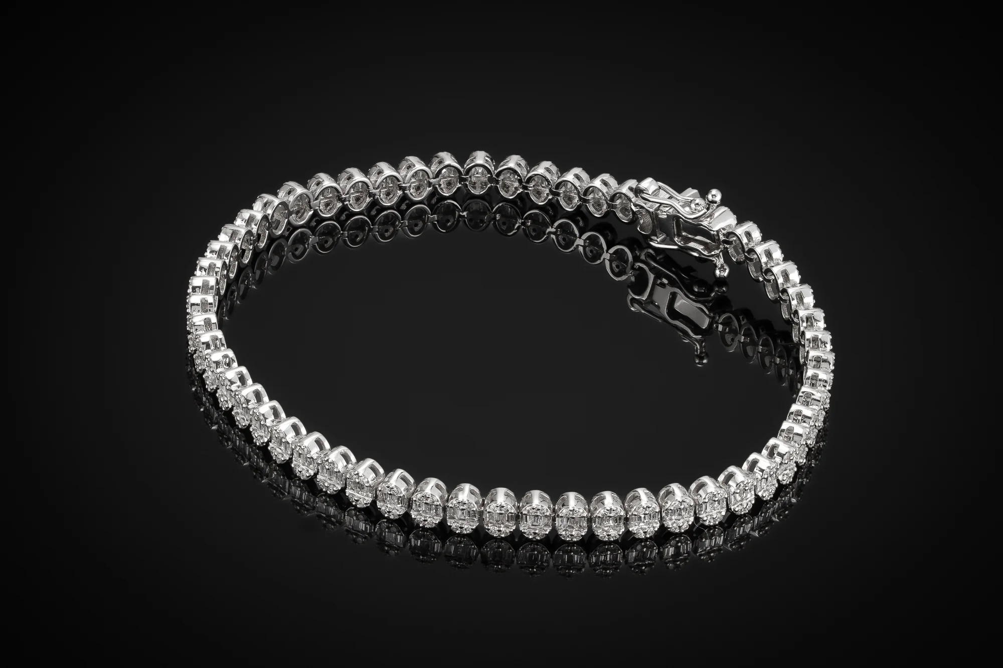 VELVETVOGUE™ Bracelet Large in 18k white gold, photo 3