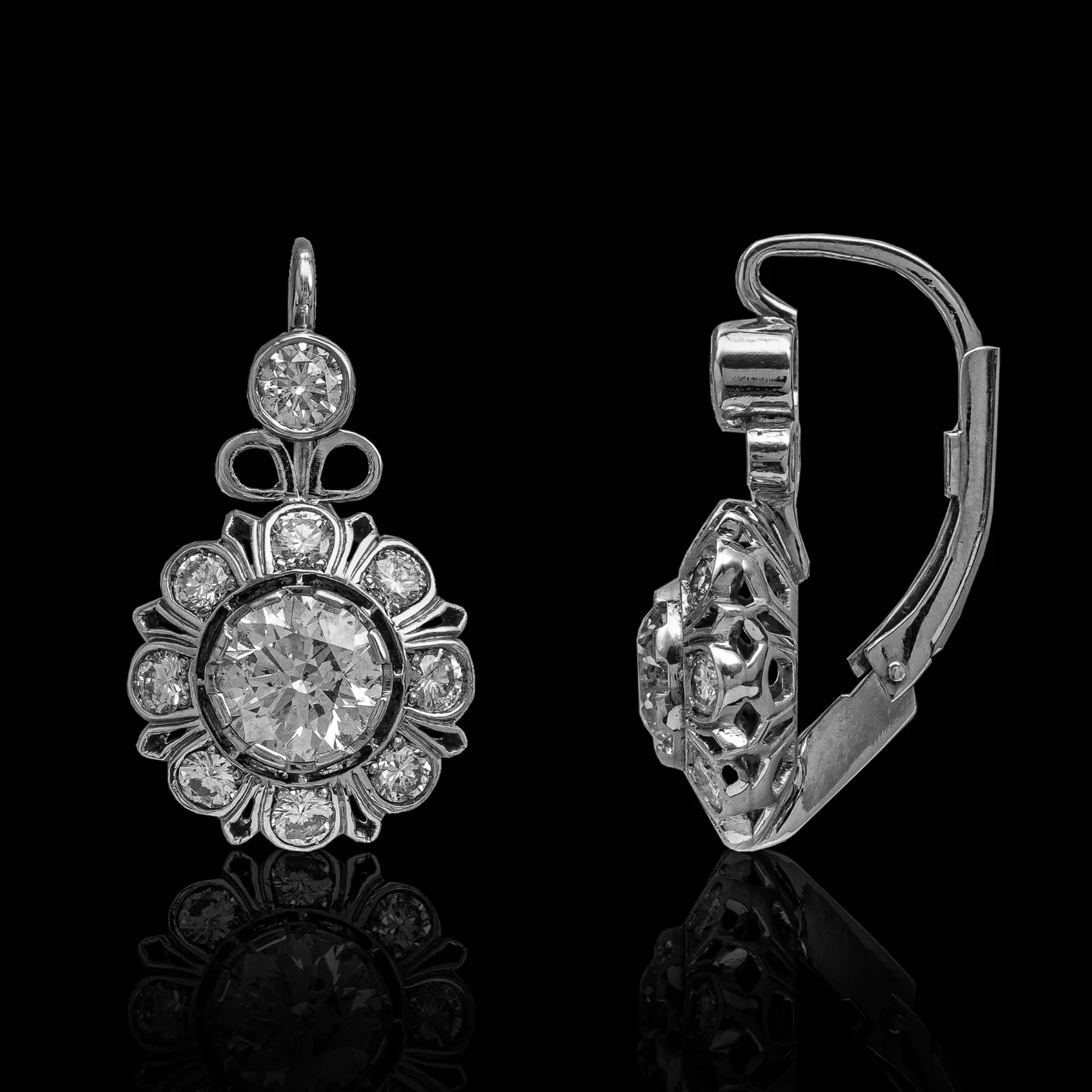 "Belle Époque™" Earrings in platinum, photo 3