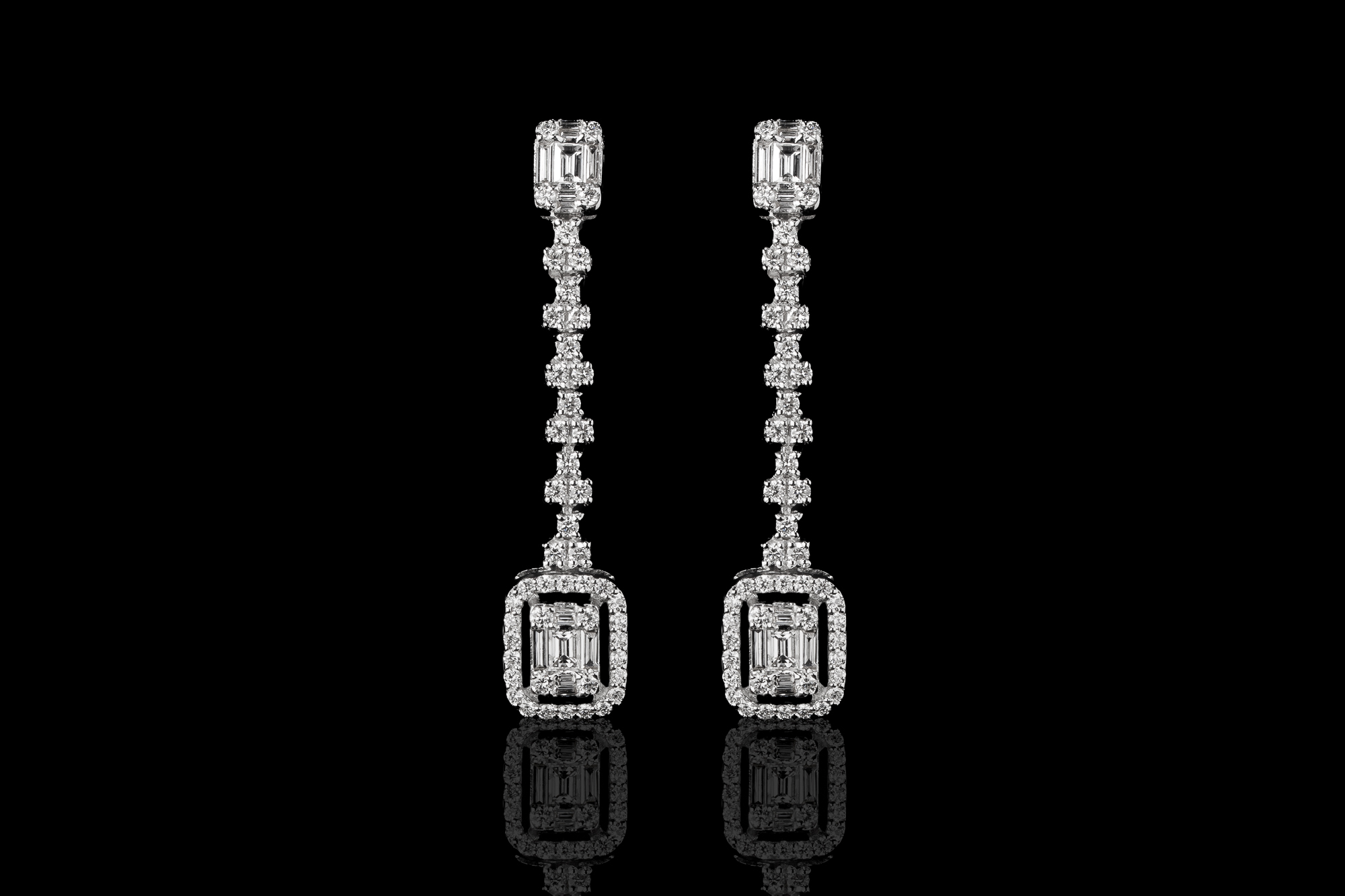 "EmpireDrop™" Earrings in white gold, product view