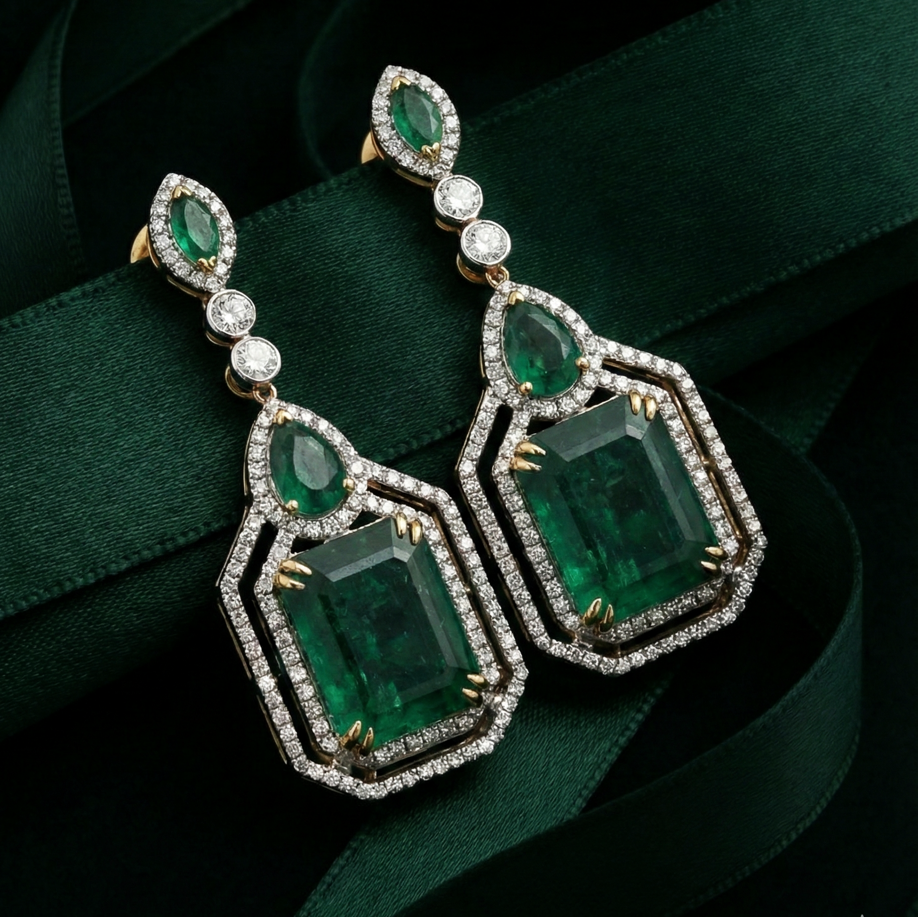 "ImperialEmerald™" Earrings in yellow gold, photo 3
