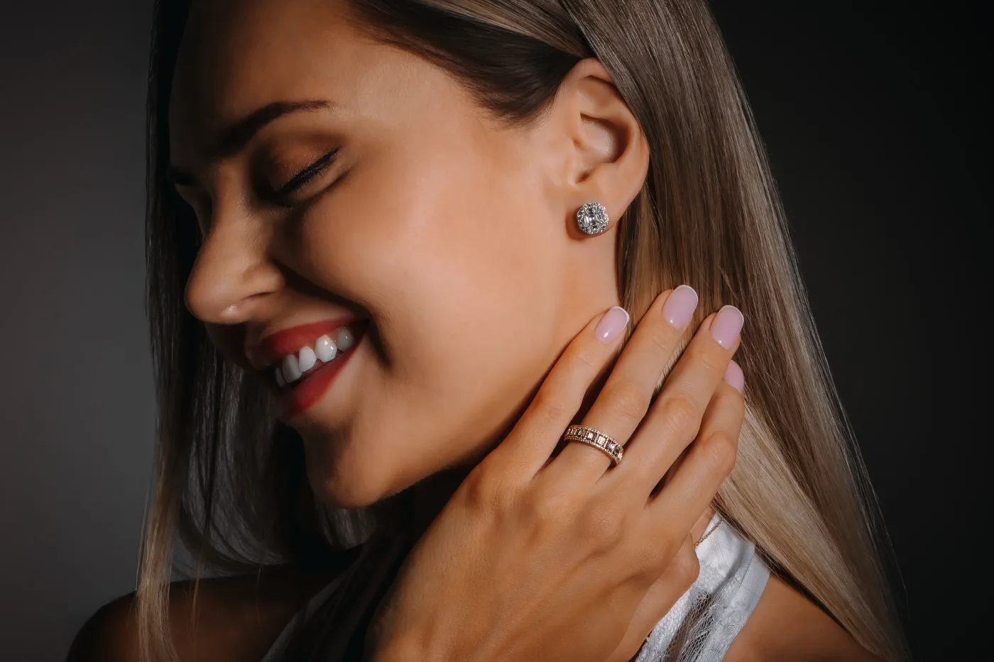 Earrings "InvisibleExceptionnel™" in white gold, photo 7