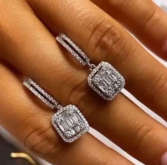 InvisibleNuevo™ Earrings in white Gold, photo 4