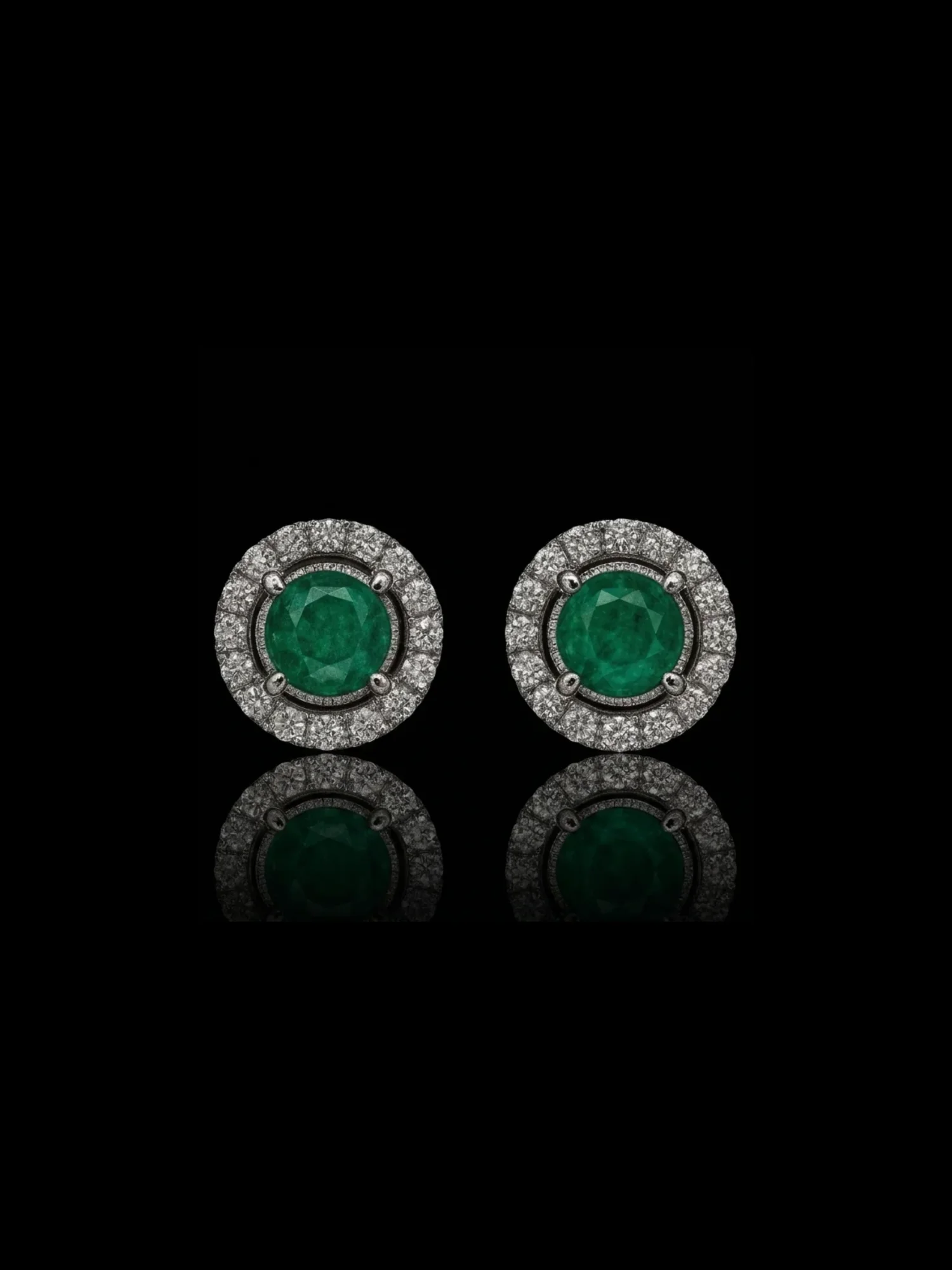 "EmeraldSignature™" Earrings in 18k white gold, product view
