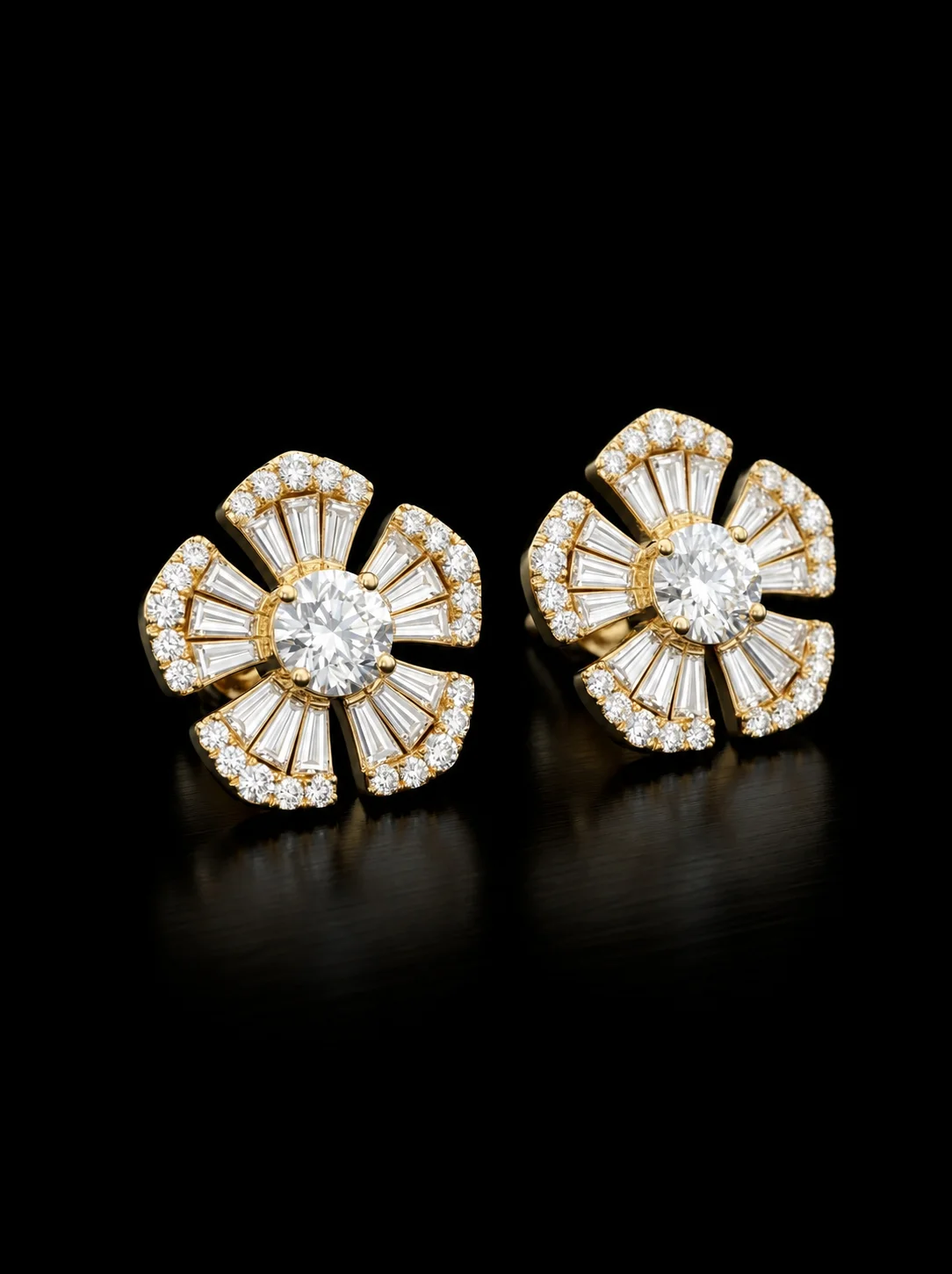 "MysticFloral™" Mini Earrings in 18k yellow gold, photo 3