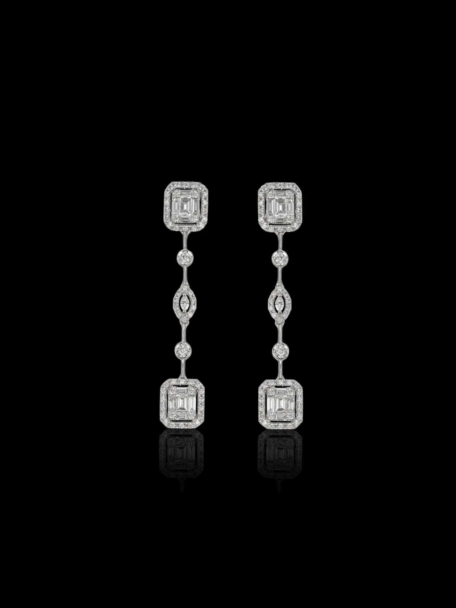"PureEminence™" Earrings – White gold