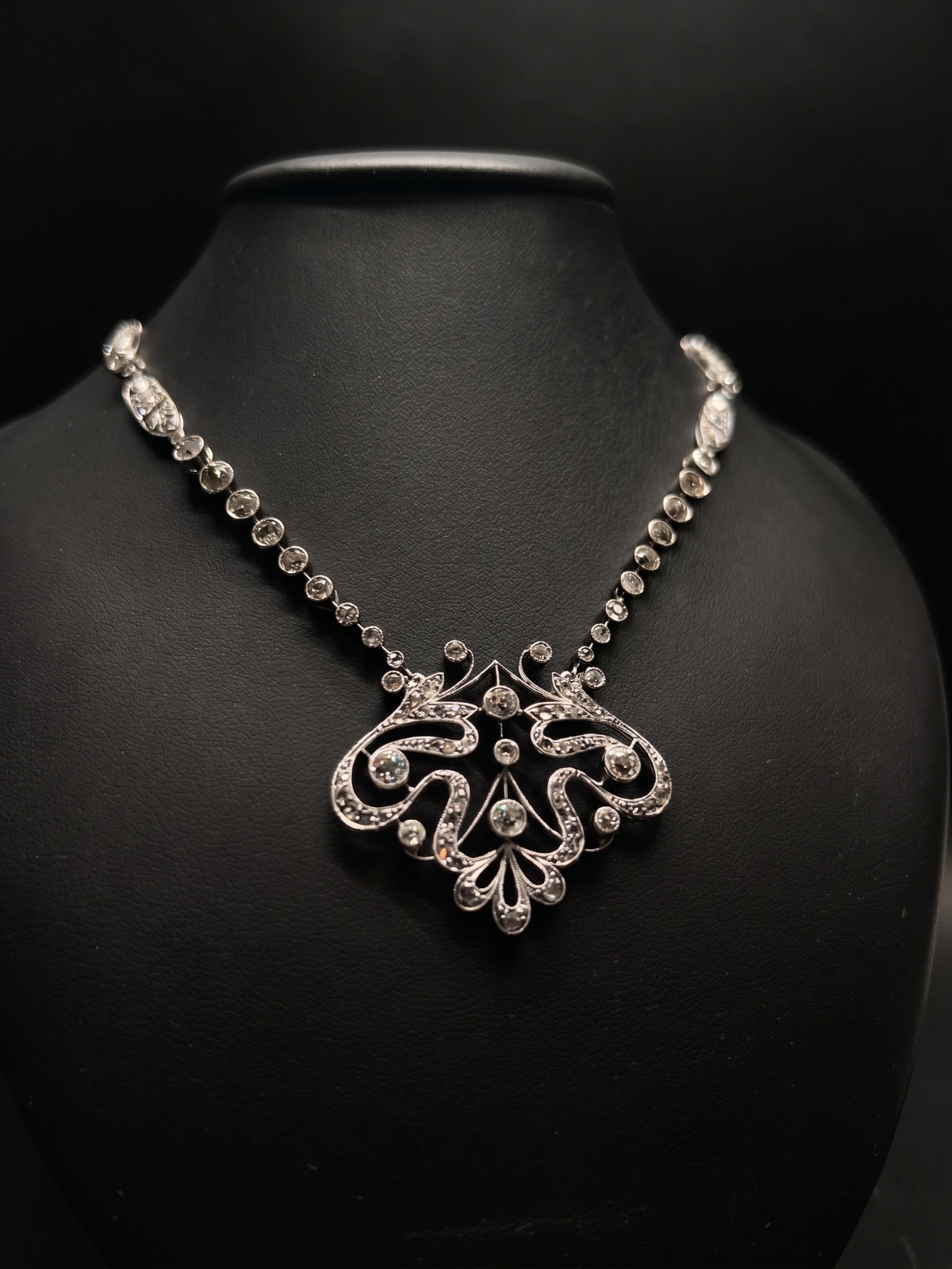 BridalMajesty™ Necklace in 18k white gold and platinum, photo 5
