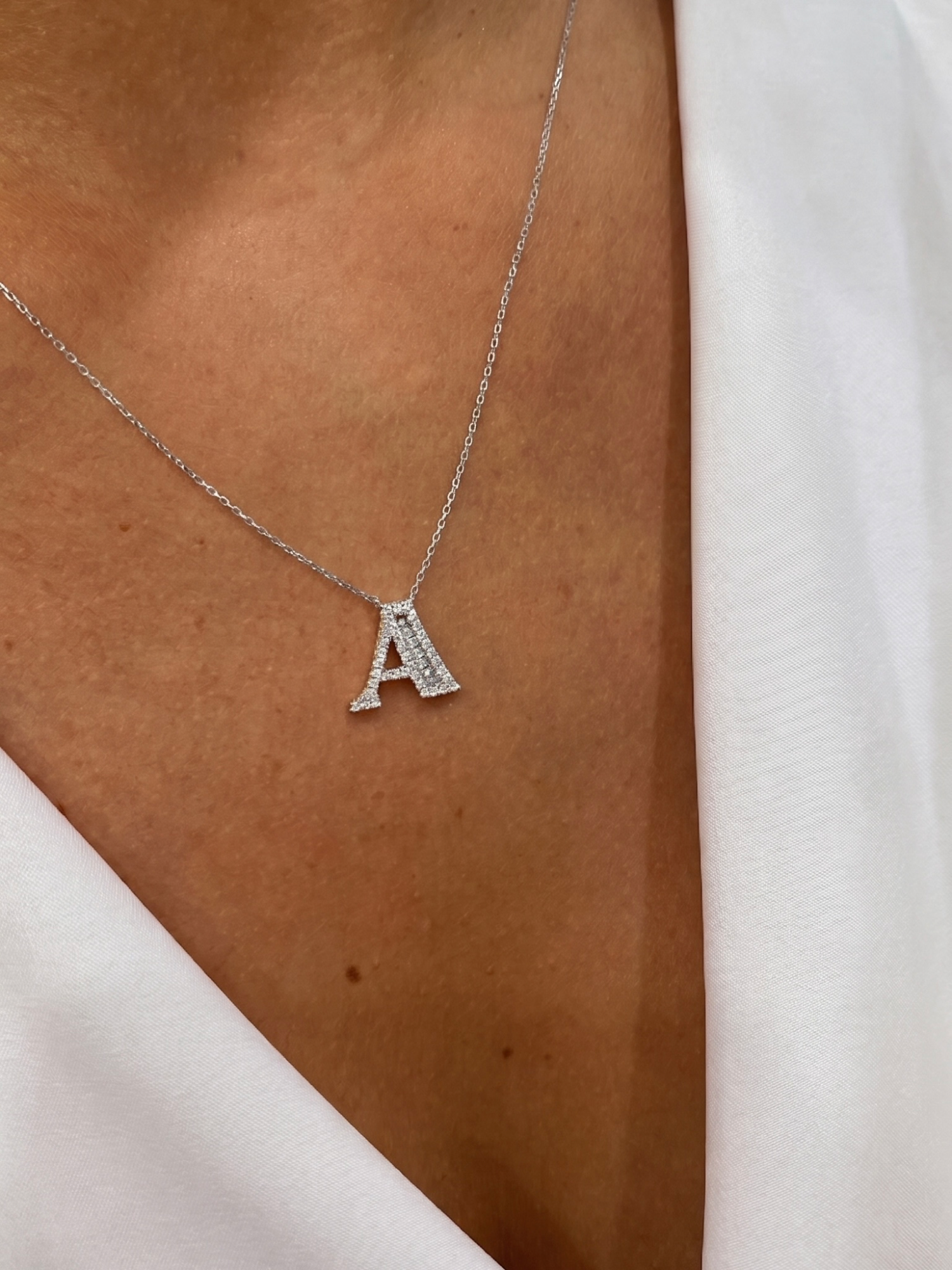 A Letter Necklace "Collier Première Lettre™" in 18k white gold, photo 5