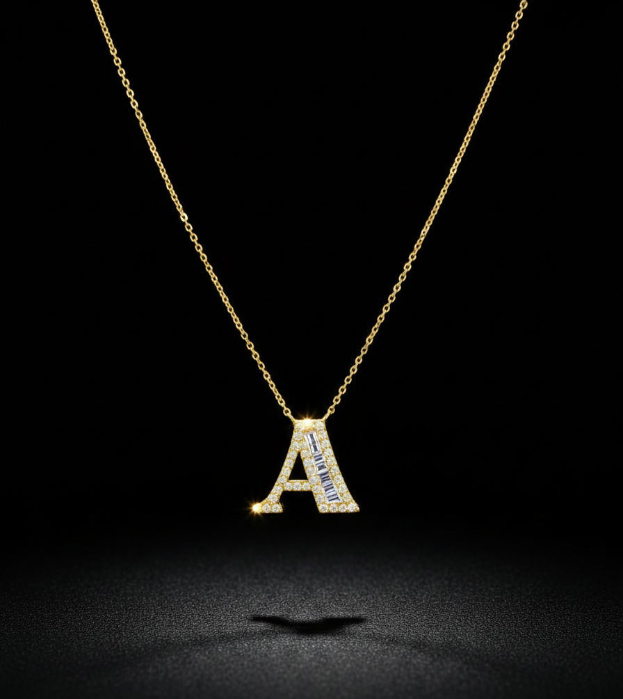 A Letter "Collier Première Lettre™" Necklace in 18k yellow gold, photo 3