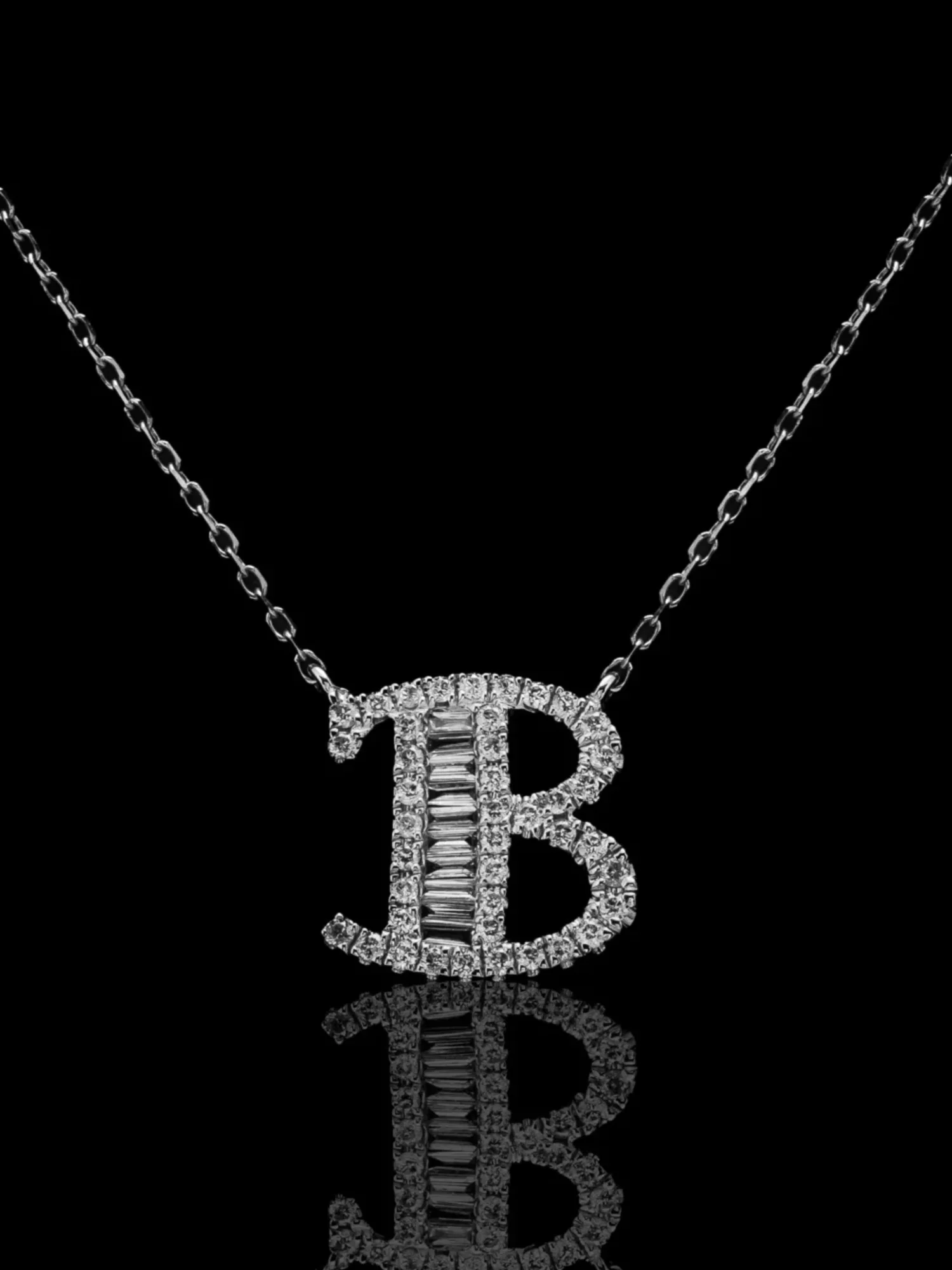 Letter B "Collier Première Lettre™" Necklace – White gold 18k