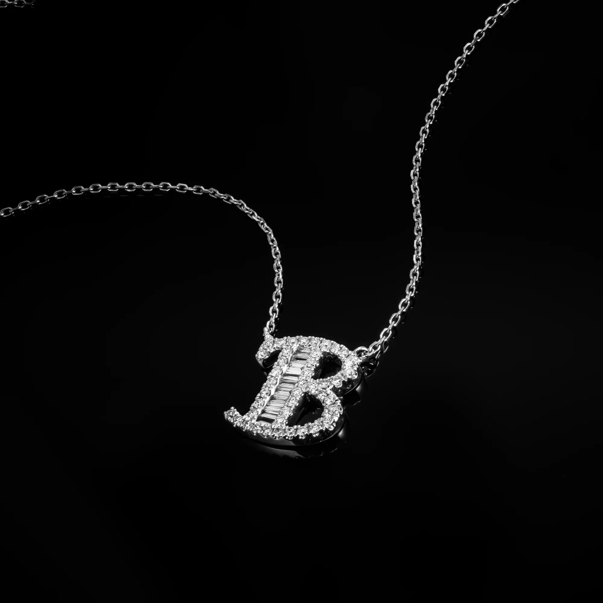 Letter B "Collier Première Lettre™" Necklace in 18k white gold, photo 4