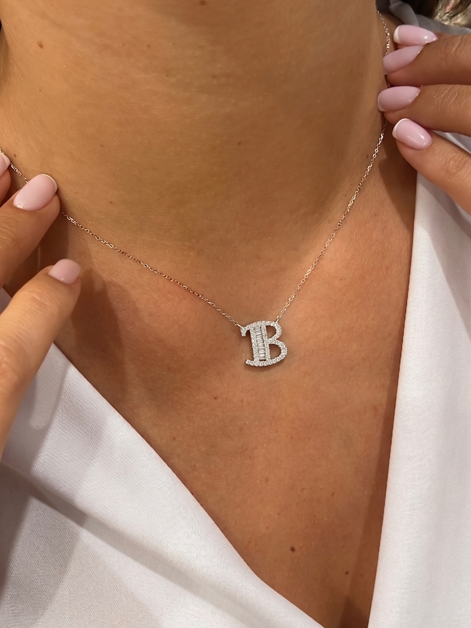 Letter B "Collier Première Lettre™" Necklace in 18k white gold, photo 5
