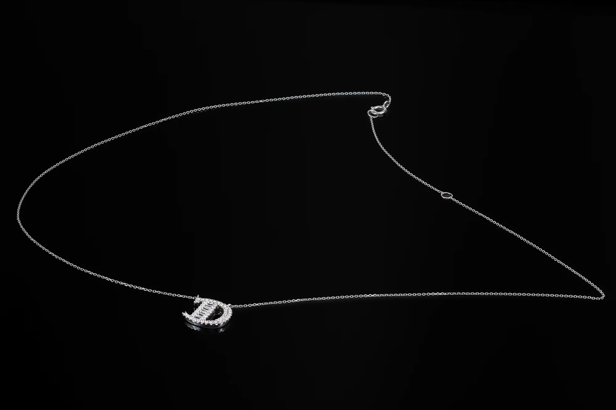 Necklace with the letter D "Collier Première Lettre™" in 18k white gold, photo 4