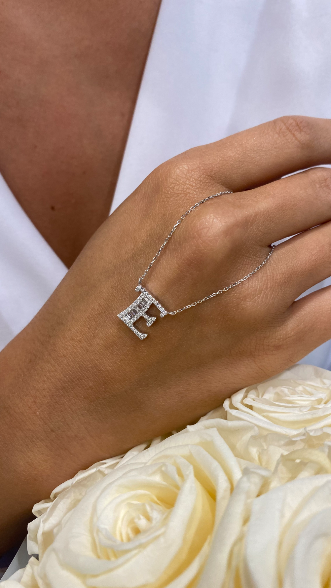 Letter E Necklace "Collier Première Lettre™" in 18k white gold, photo 2
