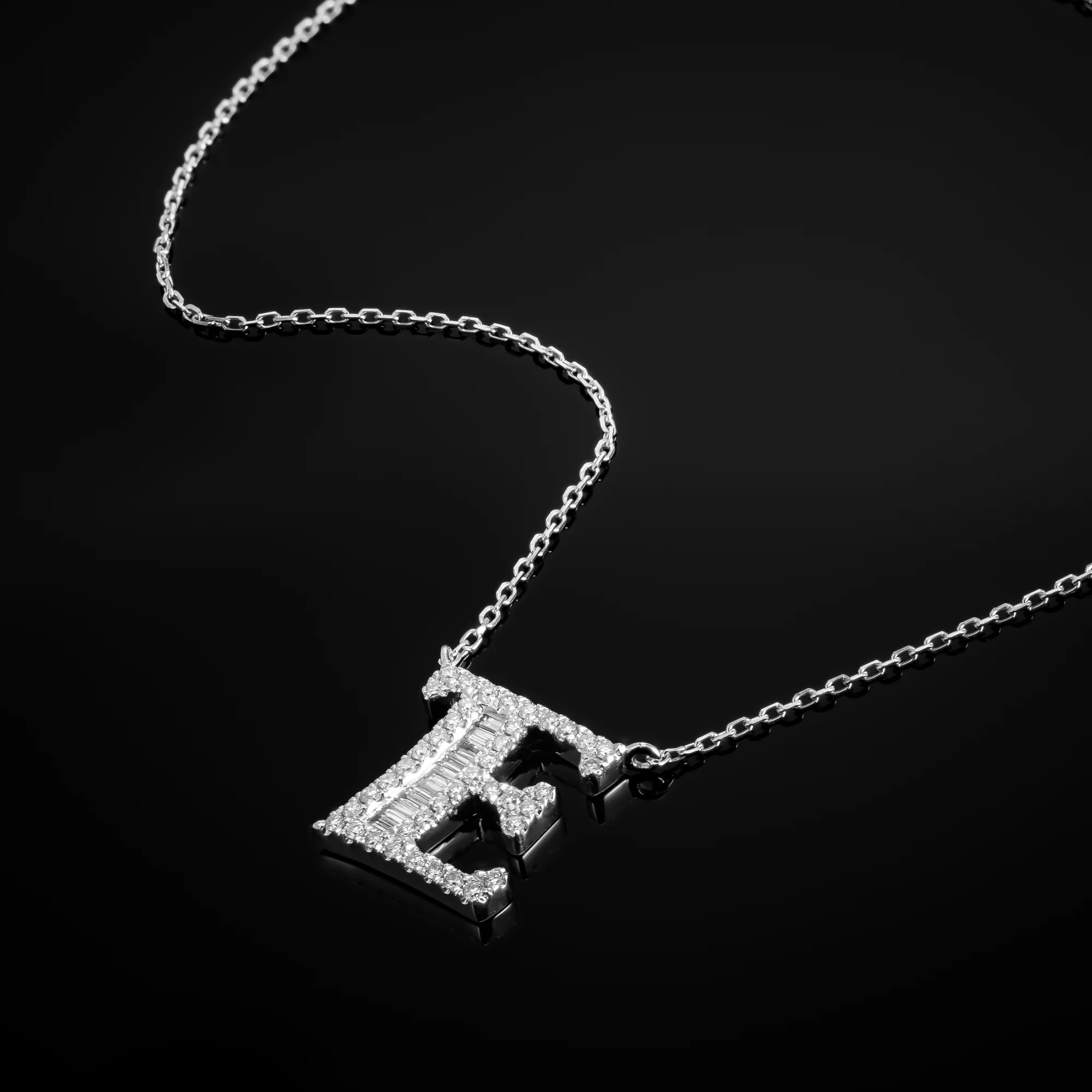 Letter E Necklace "Collier Première Lettre™" in 18k white gold, photo 3