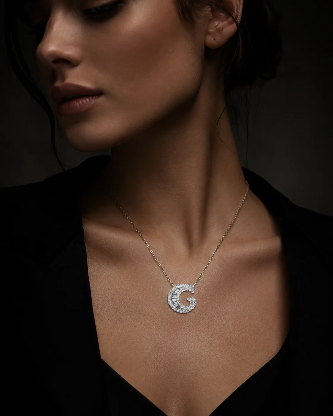 Letter G "Collier Première Lettre™" Necklace in 18k white gold, photo 2