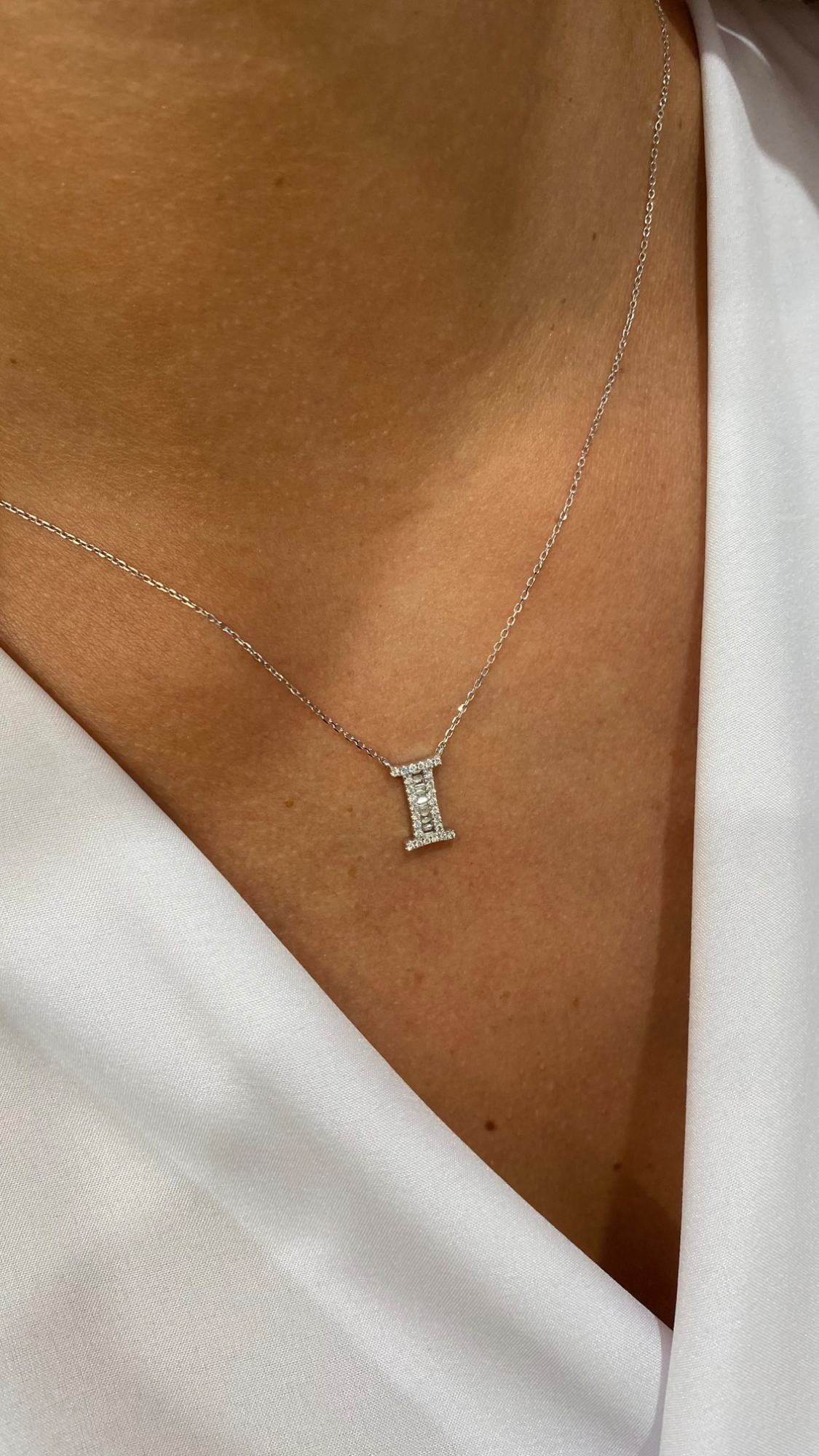 Necklace with the letter I "Collier Première Lettre™" in 18k white gold, photo 5