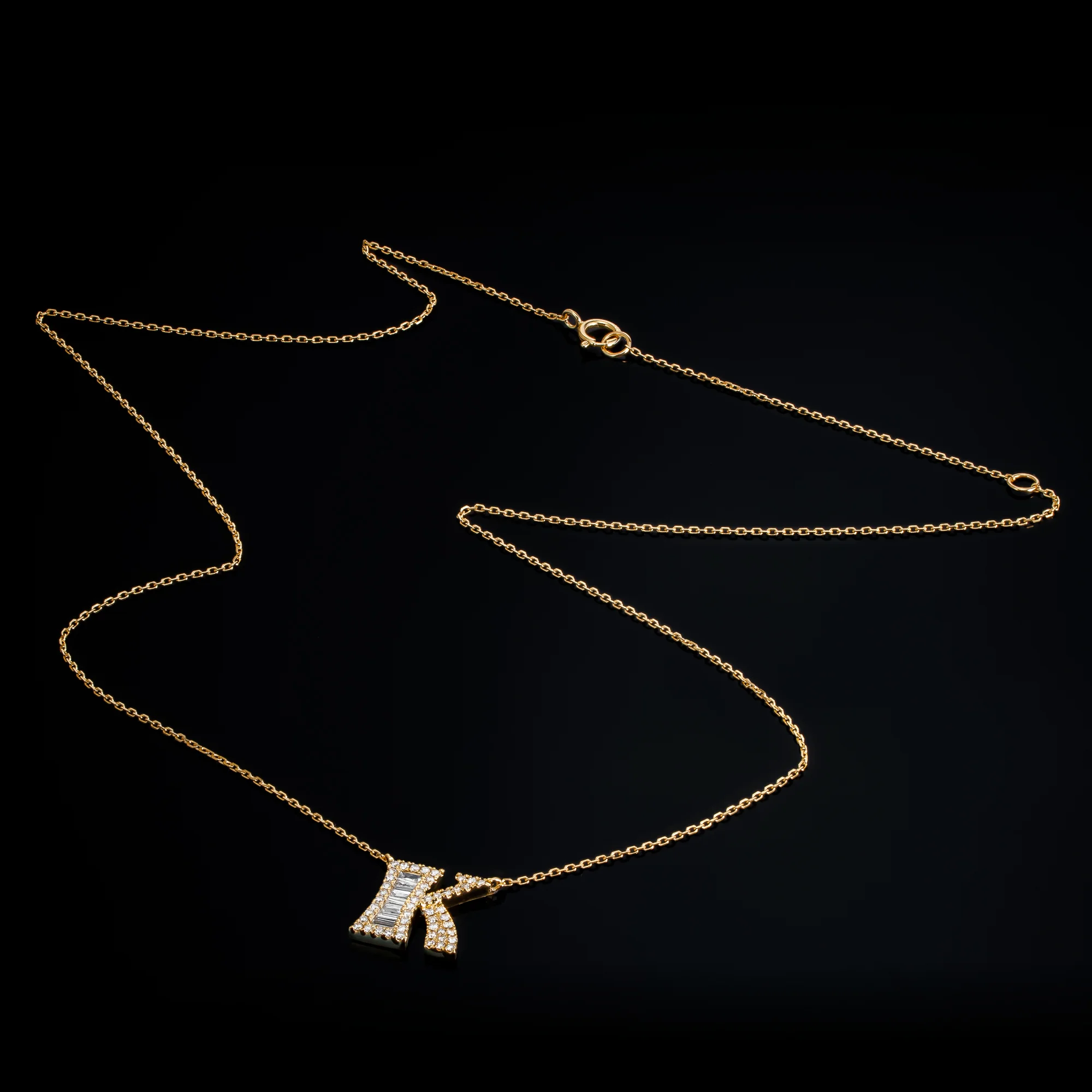 Necklace with the letter K "Collier Première Lettre™" in 18k yellow gold, photo 3