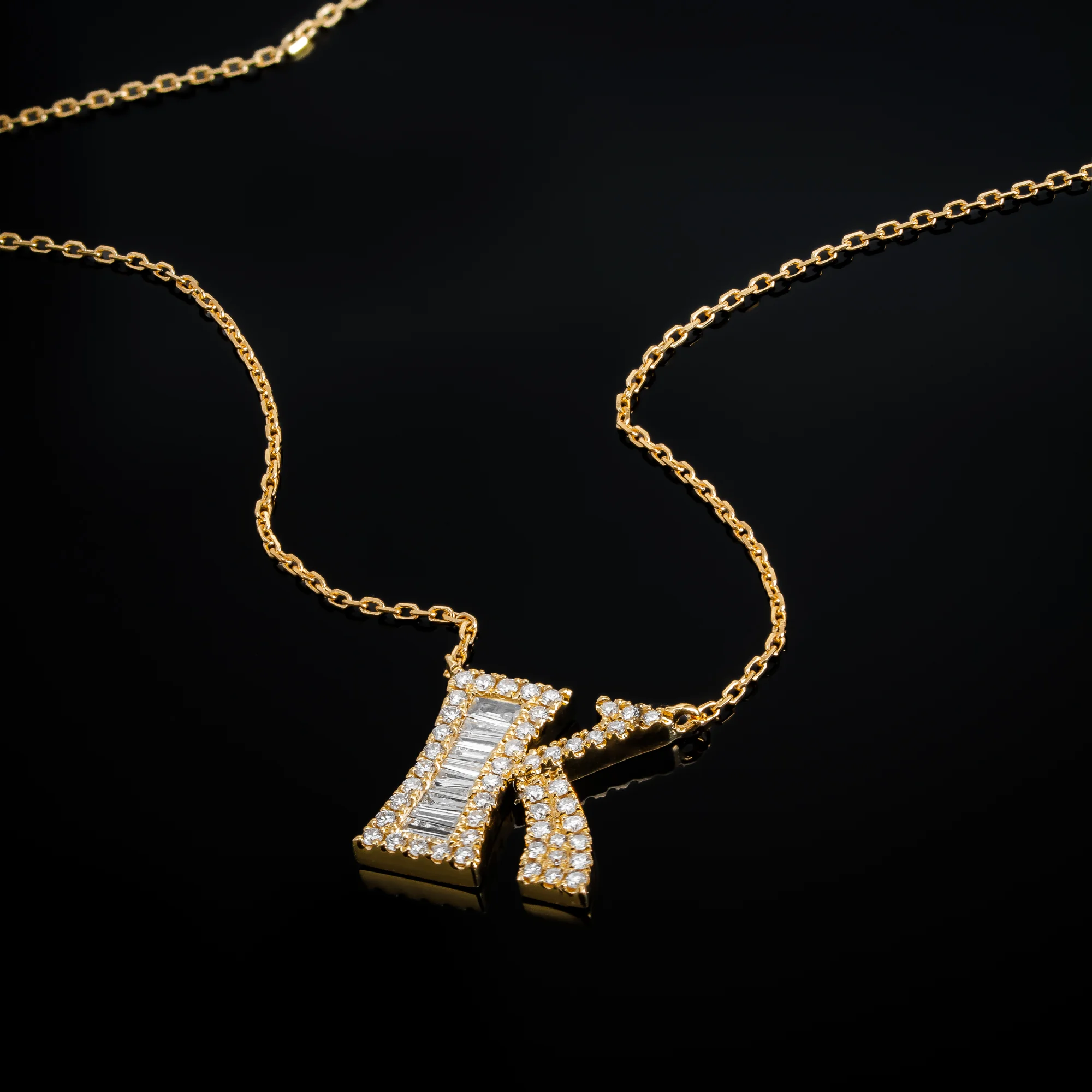 Necklace with the letter K "Collier Première Lettre™" in 18k yellow gold, photo 4