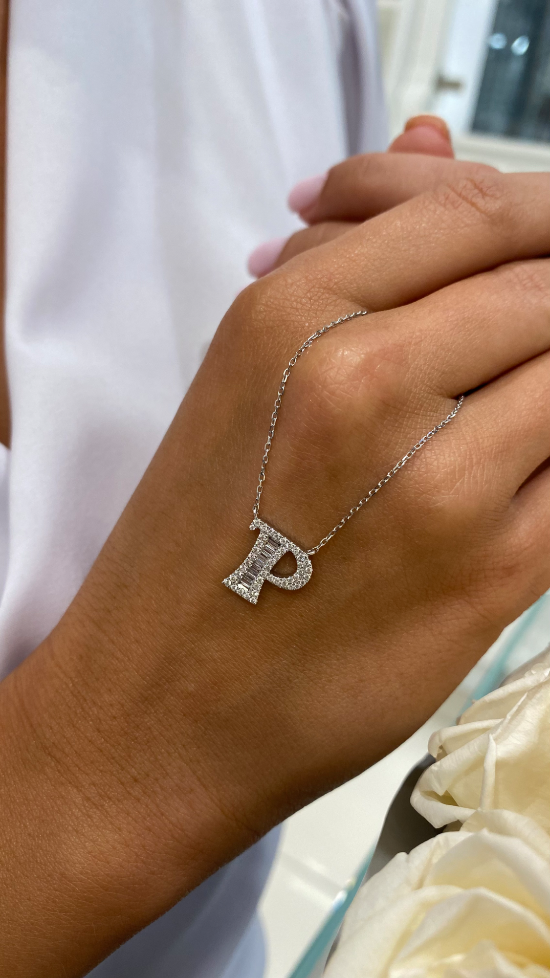 Necklace with the letter P "Collier Première Lettre™" in 18k white gold, photo 2