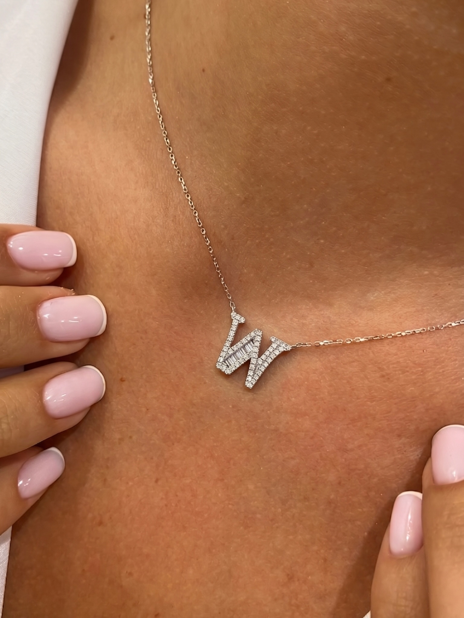 Letter W "Collier Première Lettre™" Necklace in 18k white gold, photo 5