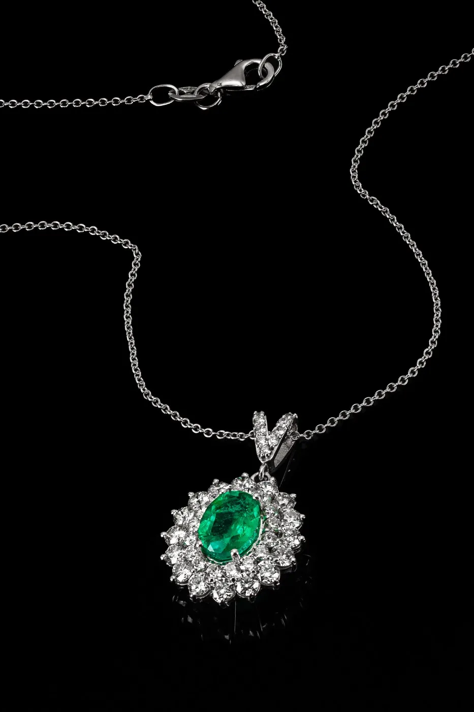 EmeraldCrest™ Emerald Necklace – White gold