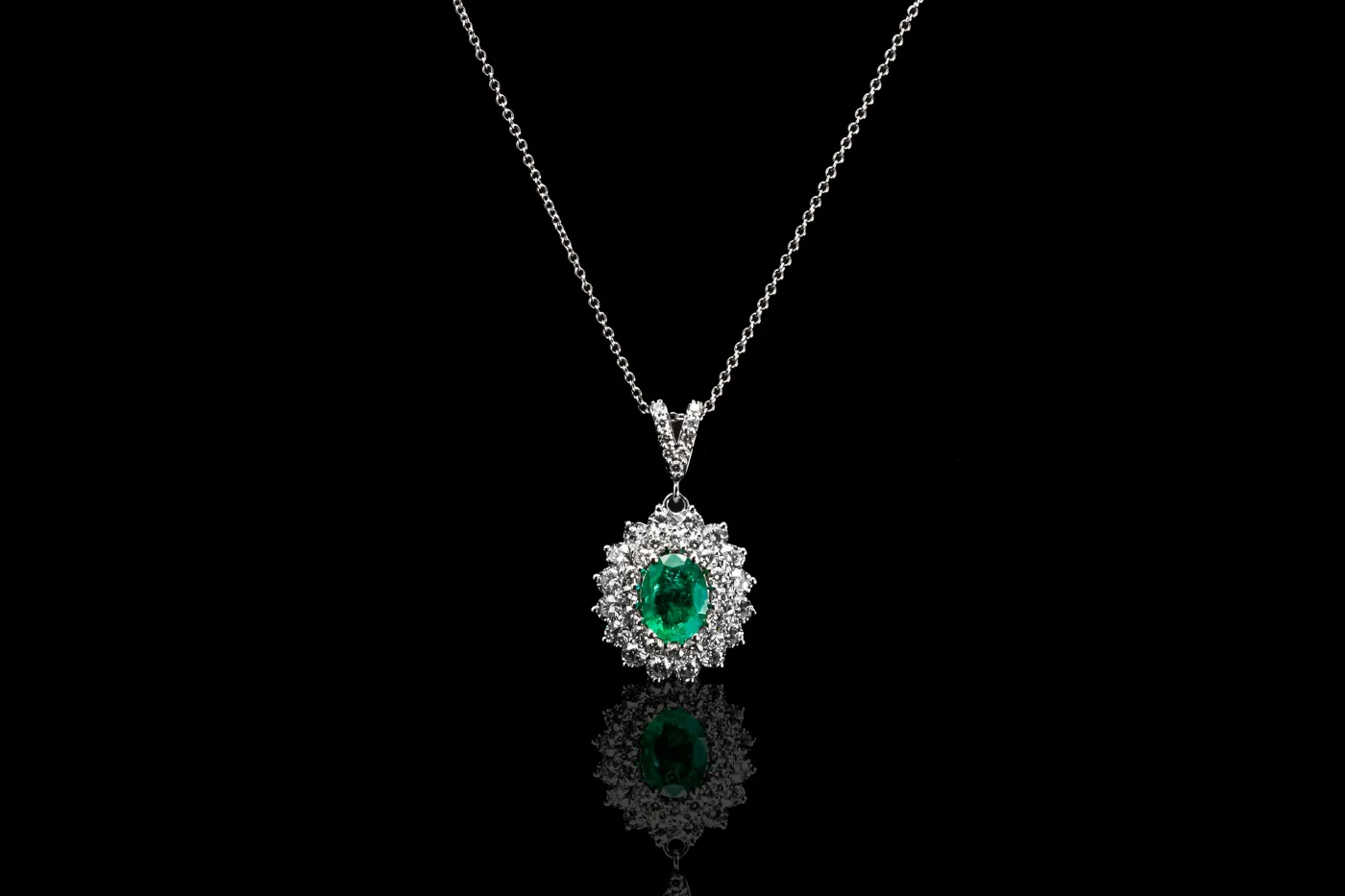 Naszyjnik za szmaragdem "EmeraldCrest™"