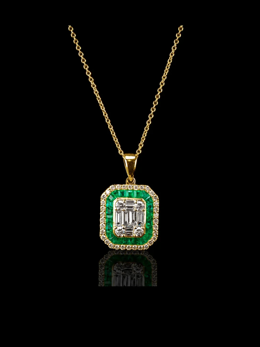 "EmeraldVogue™" Necklace in 18k yellow gold, product view