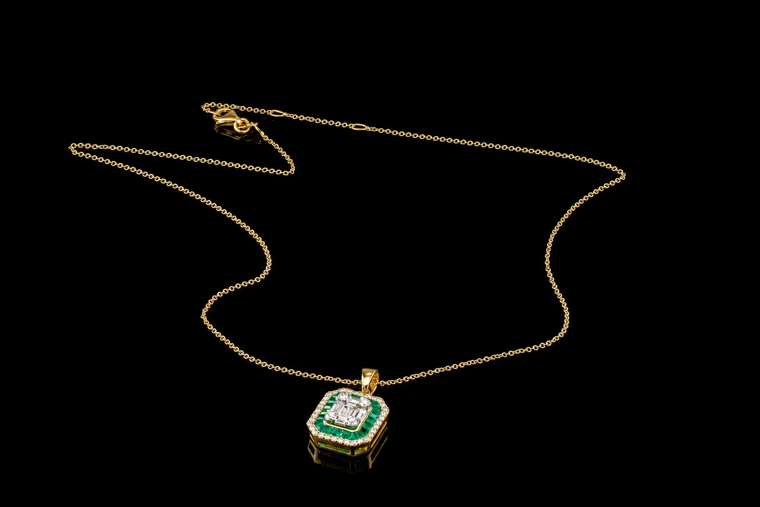 "EmeraldVogue™" Necklace in 18k yellow gold, photo 4