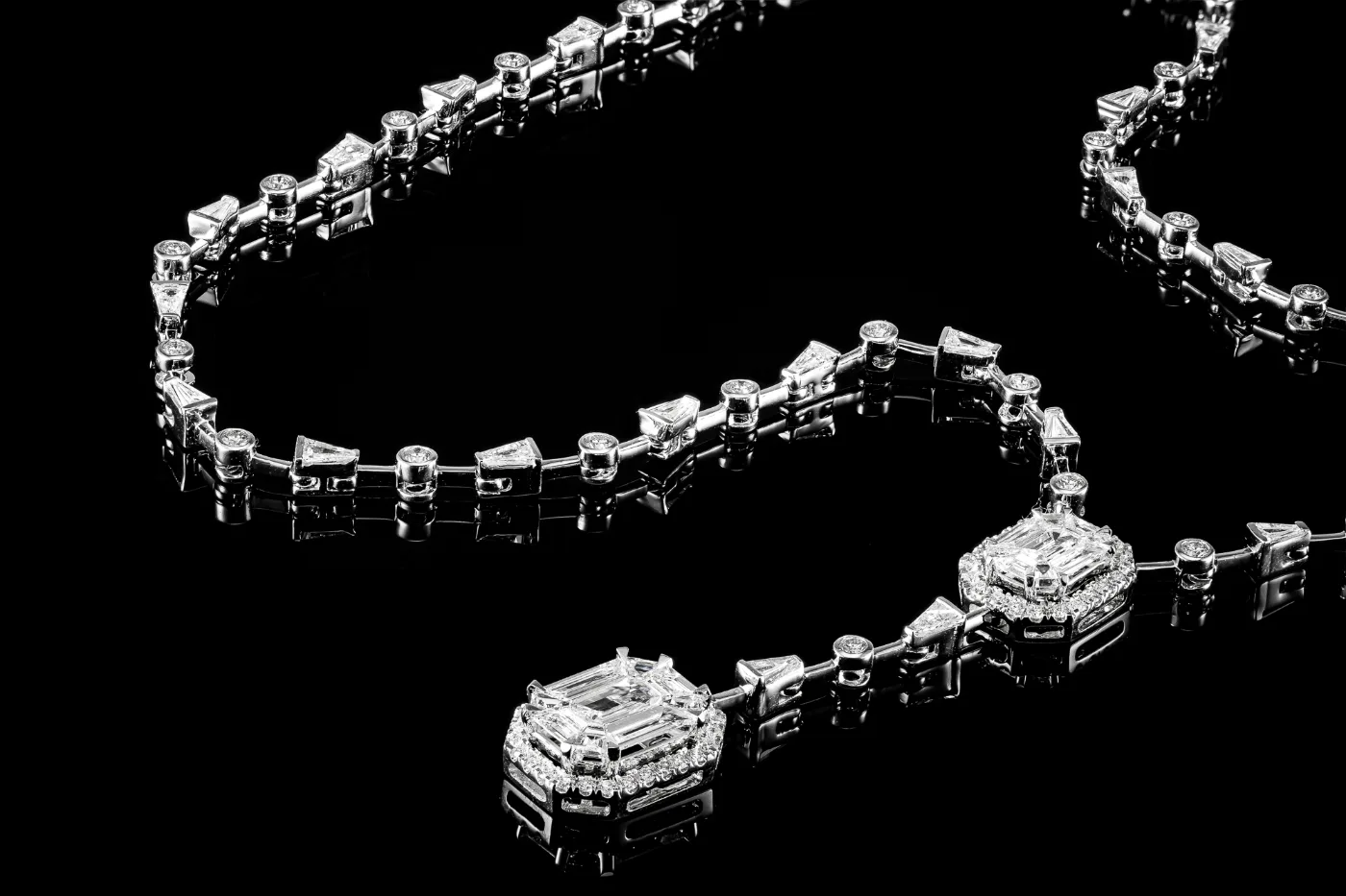 "InvisibleLimited™" Necklace in 18k white gold, photo 5