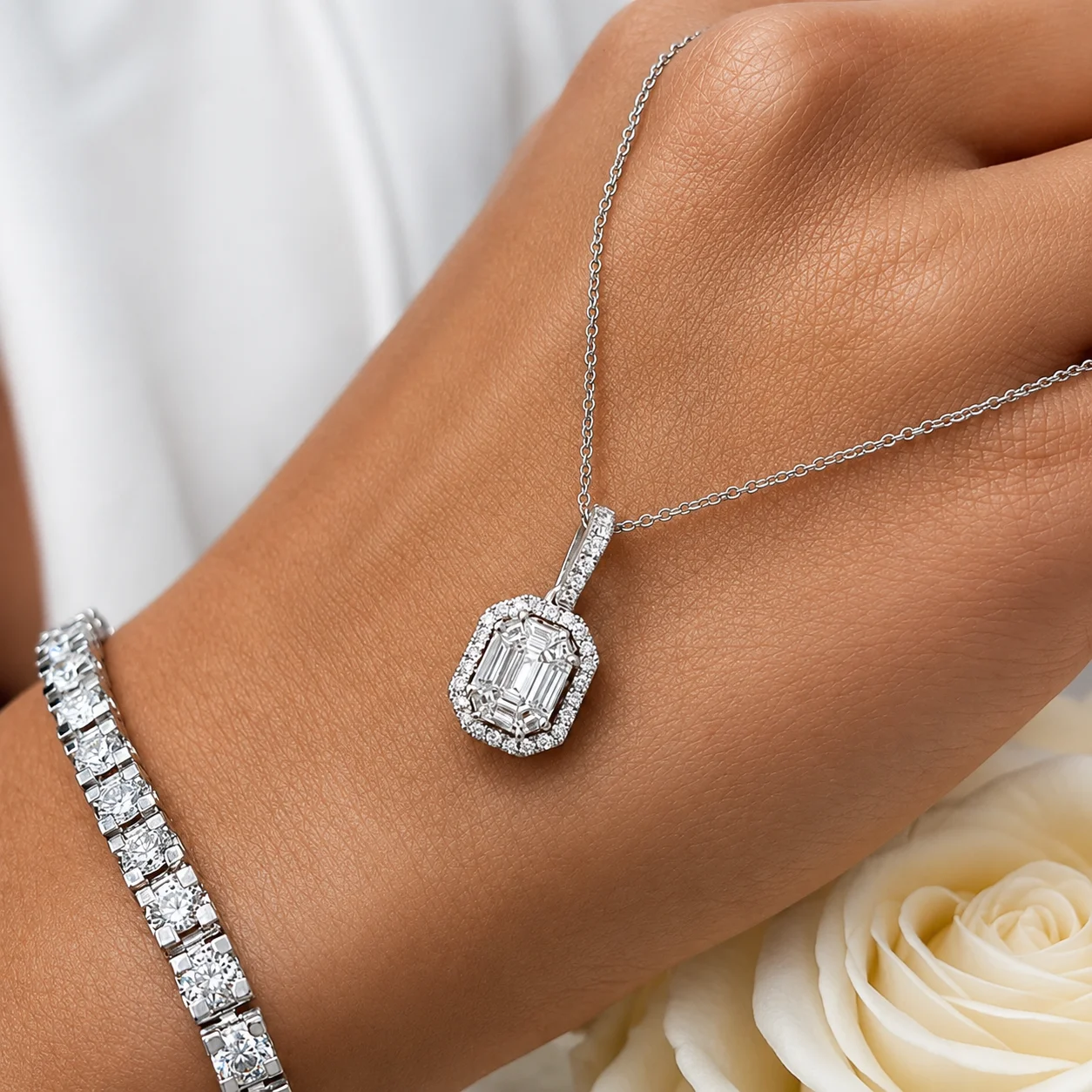 "Limited™" Pendant in 18k white gold, photo 4