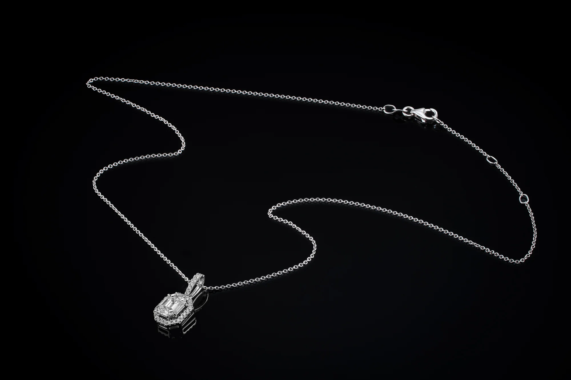 "Limited™" Pendant in 18k white gold, photo 5