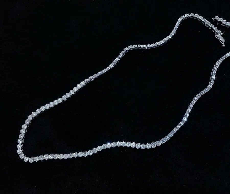 "LuxuryCubes™" 10.50ct Necklace – White gold