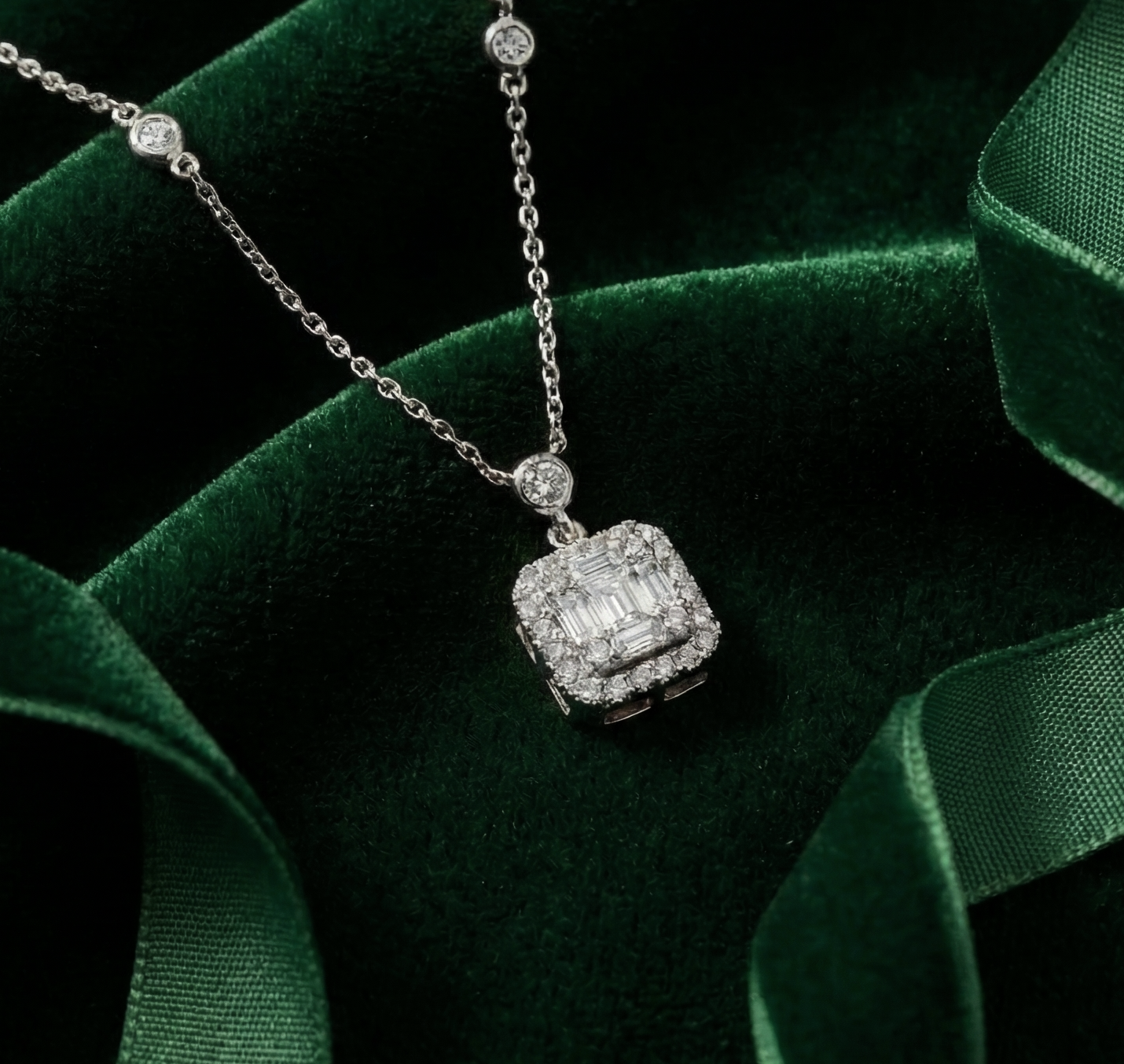 Majestic™ Necklace in white gold, photo 6