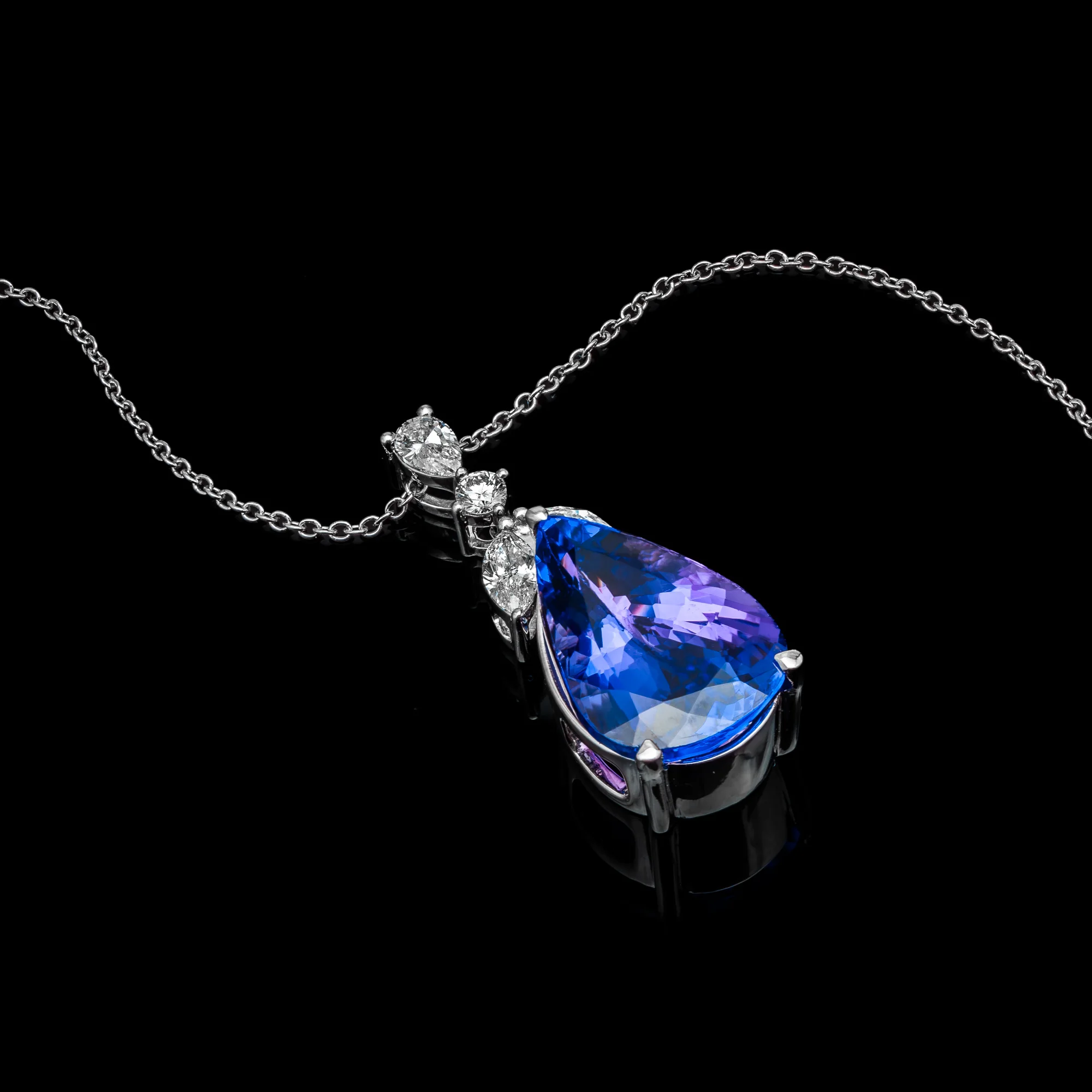 "BlueEternity™" Necklace in 18k white gold, photo 4