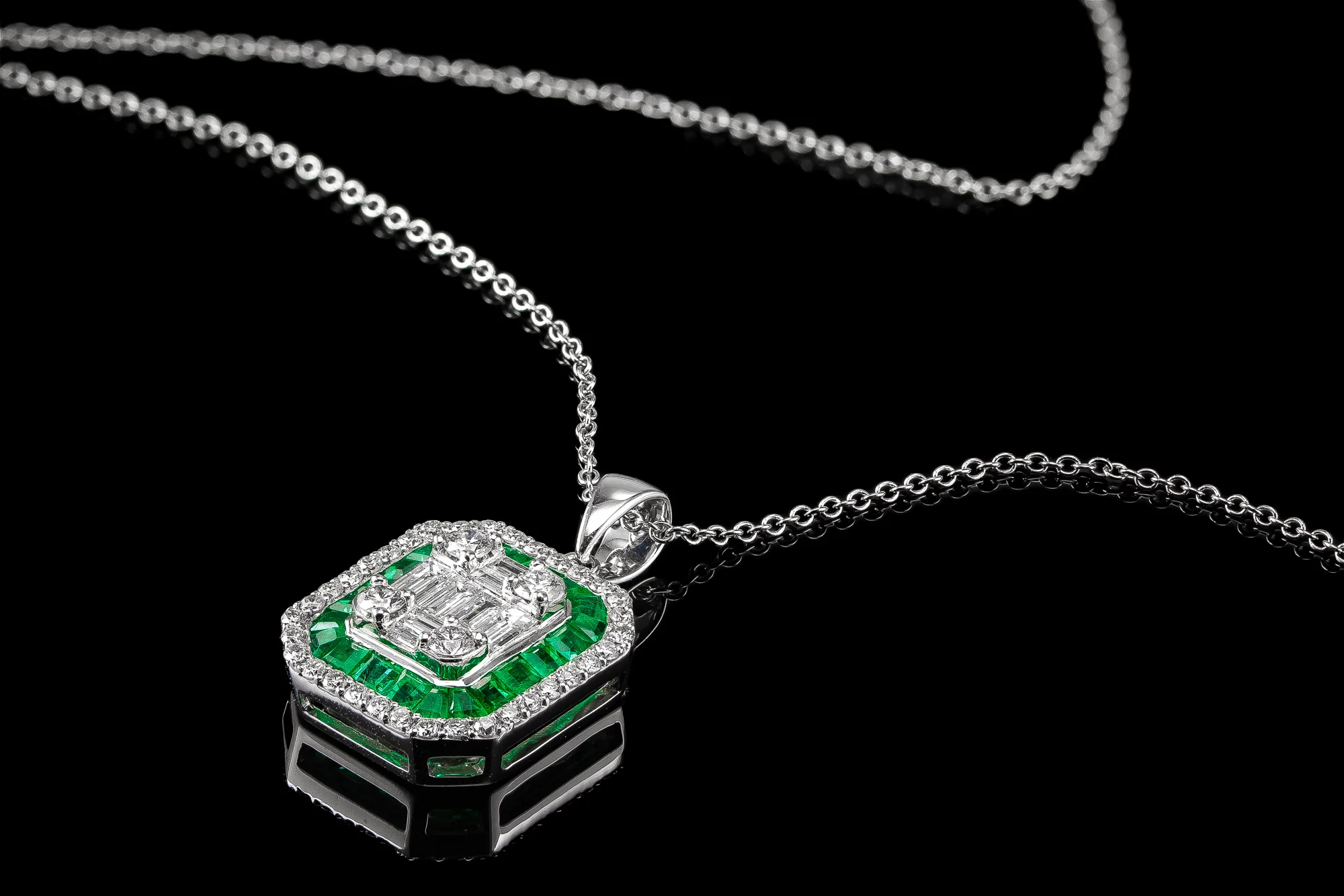 "EmeraldVogue™" Necklace in white gold, photo 3