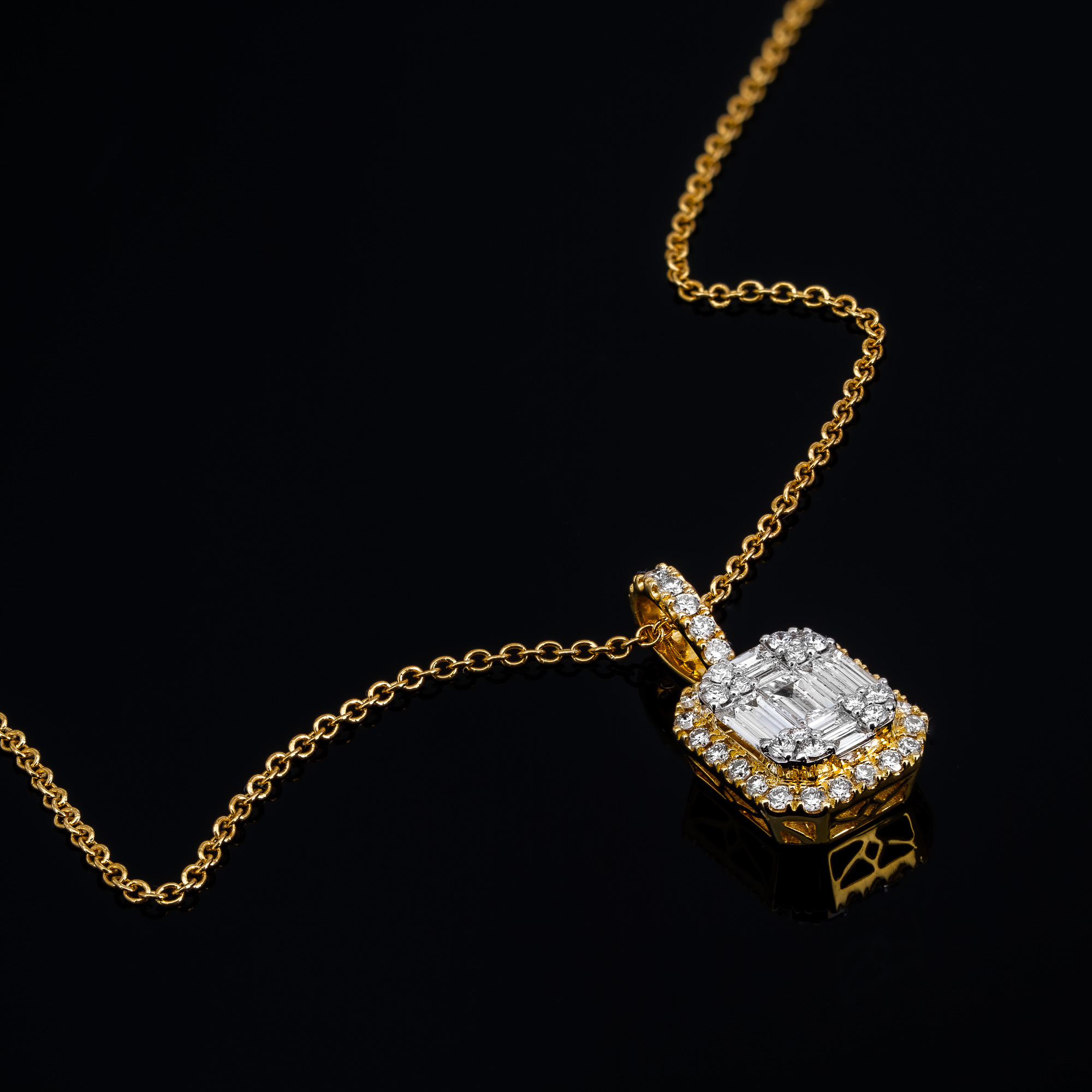 LeLuxe™ Necklace in 18k yellow gold, photo 4