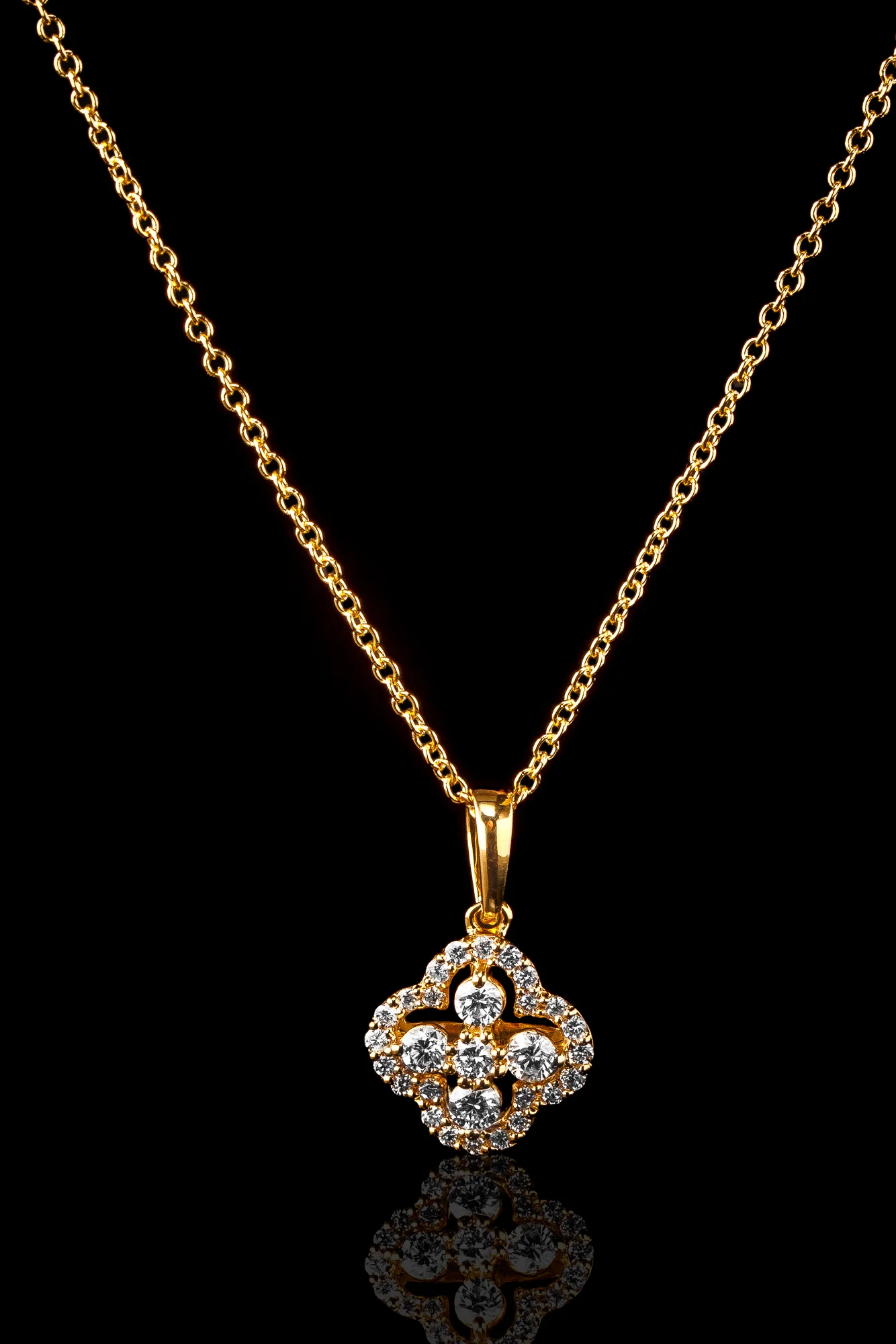 "TrèfleDeLuxe™" Necklace in 18k yellow gold, photo 2
