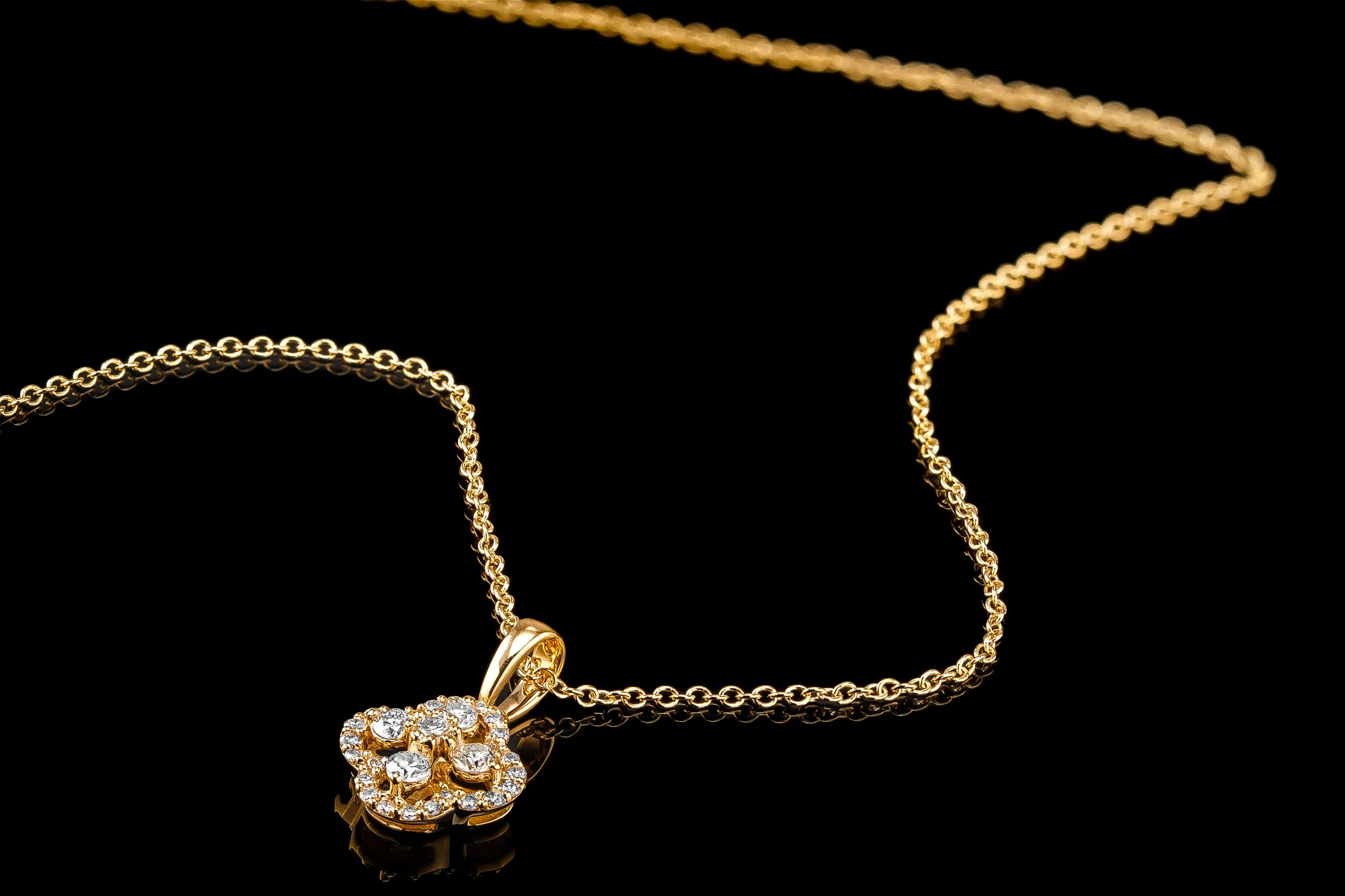"TrèfleDeLuxe™" Necklace in 18k yellow gold, photo 3
