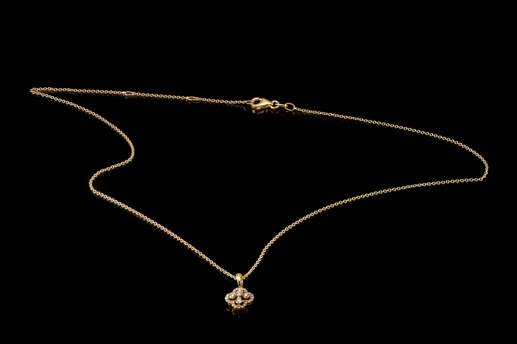 "TrèfleDeLuxe™" Necklace in 18k yellow gold, photo 4