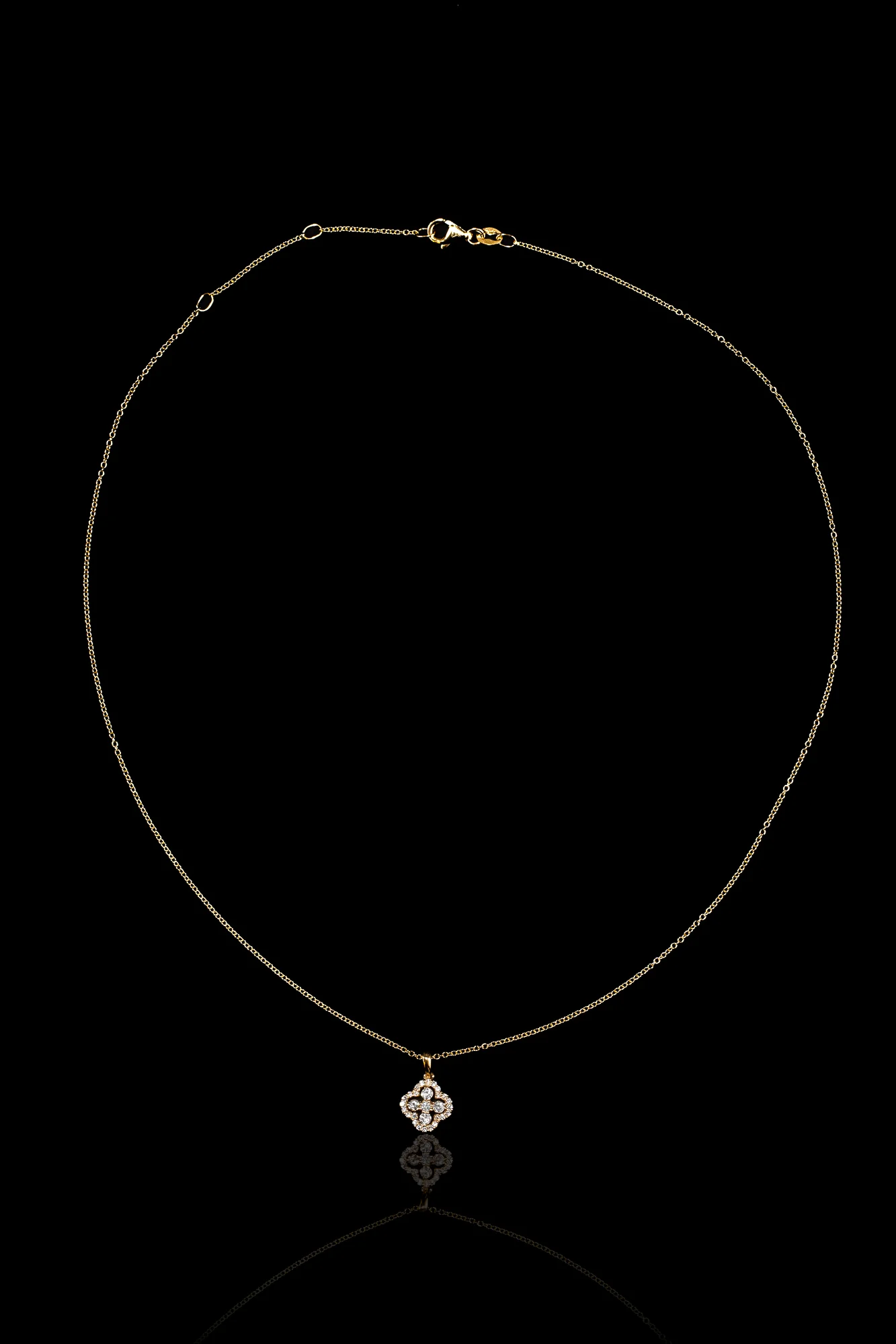 "TrèfleDeLuxe™" Necklace in 18k yellow gold, photo 5