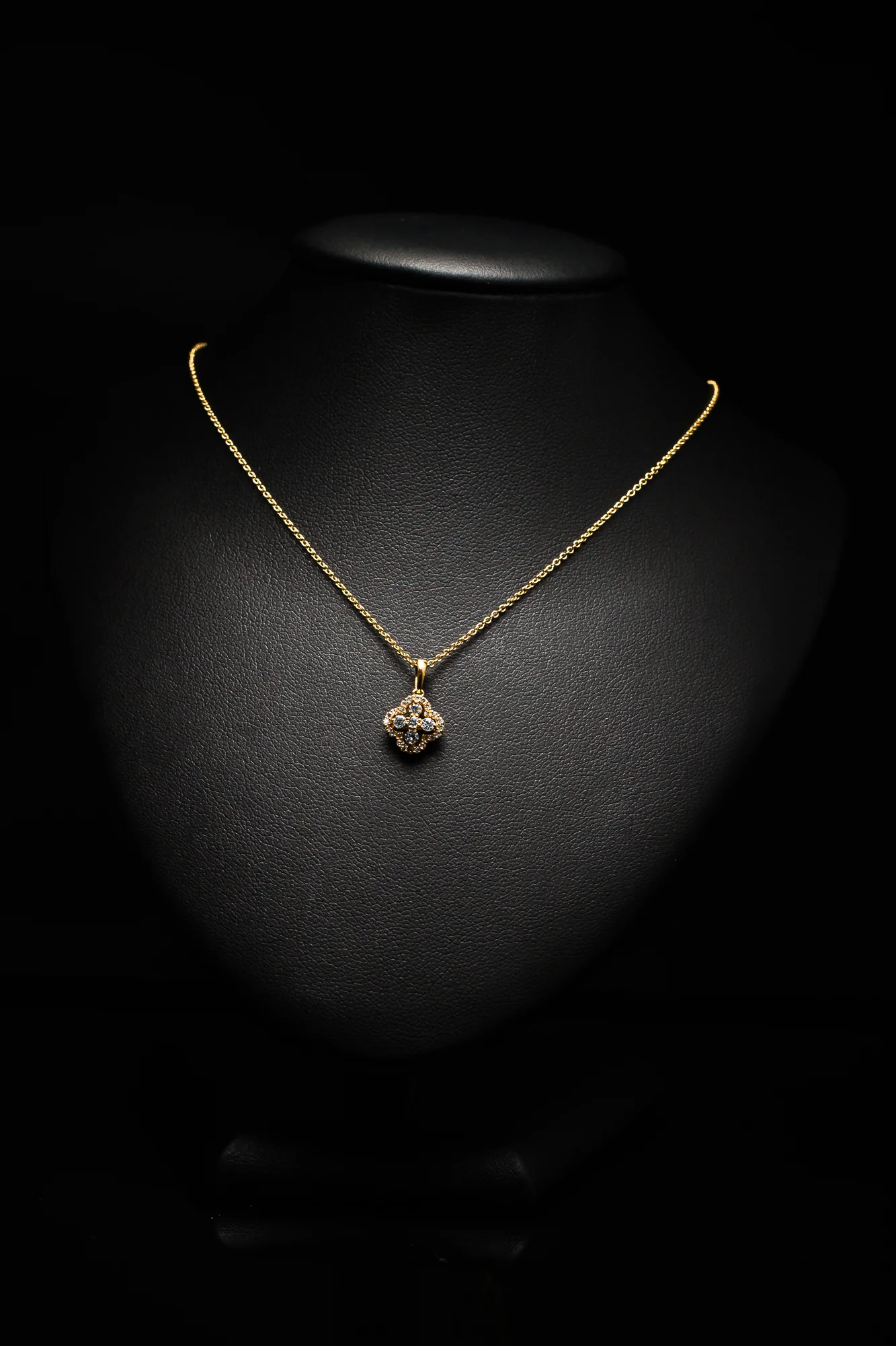 "TrèfleDeLuxe™" Necklace in 18k yellow gold, photo 6
